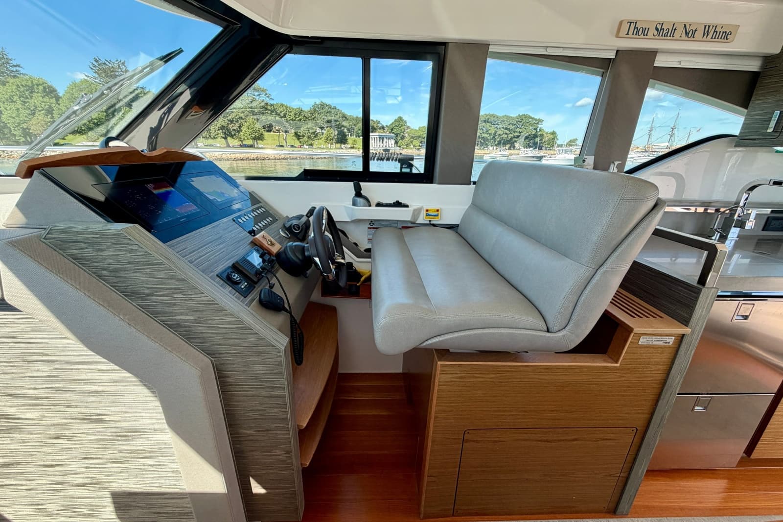 2020 Tiara Yachts C39 Coupe - Photo 20