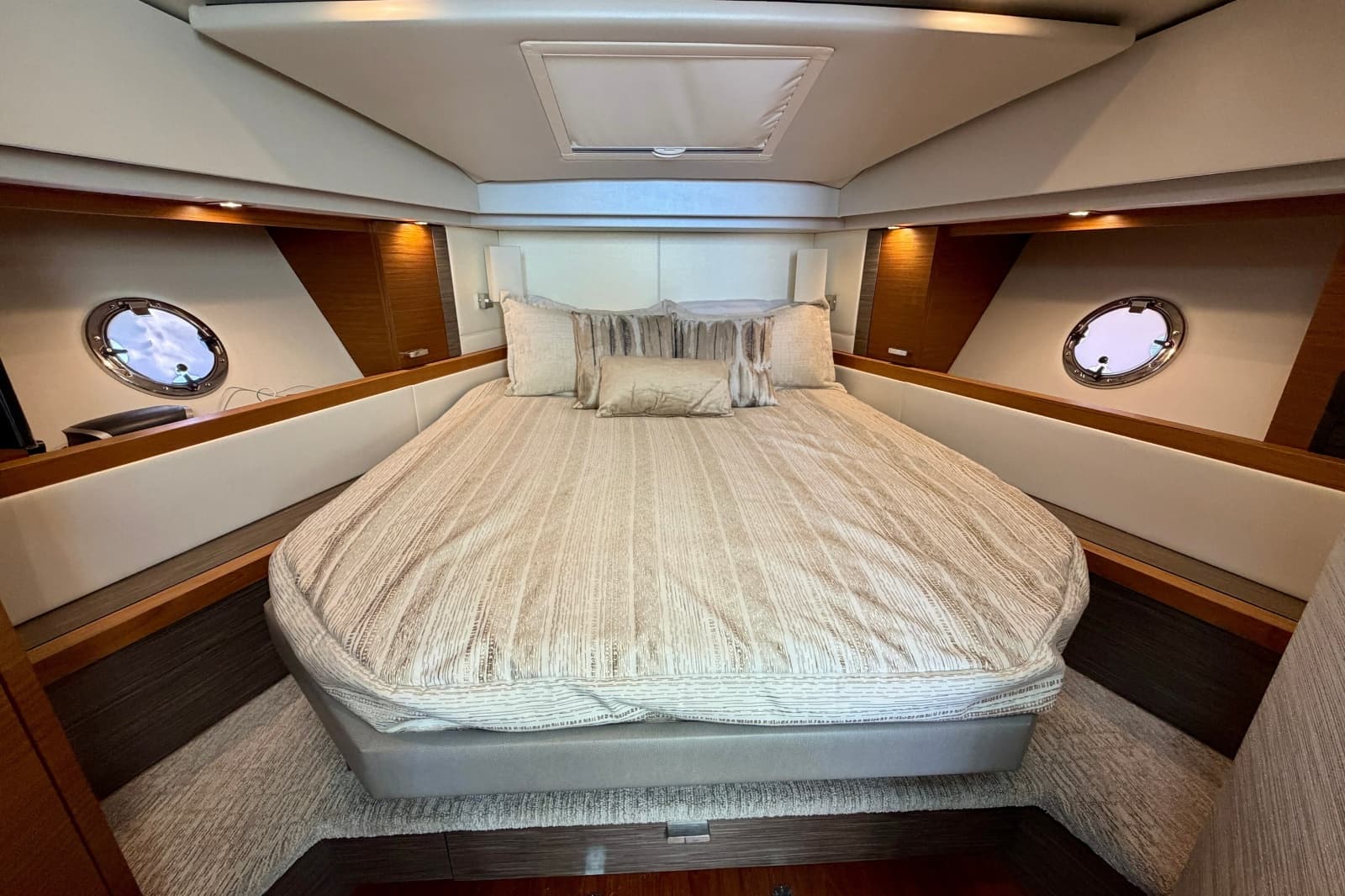 2020 Tiara Yachts C39 Coupe - Photo 32
