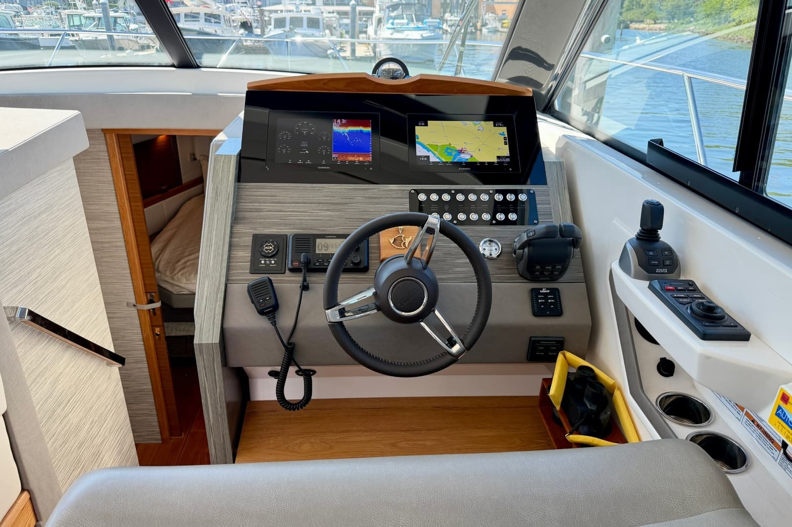2020 Tiara Yachts C39 Coupe - Photo 18