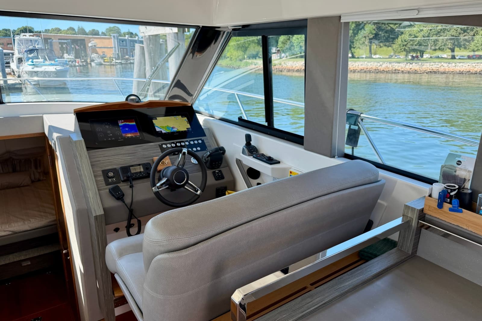 2020 Tiara Yachts C39 Coupe - Photo 14