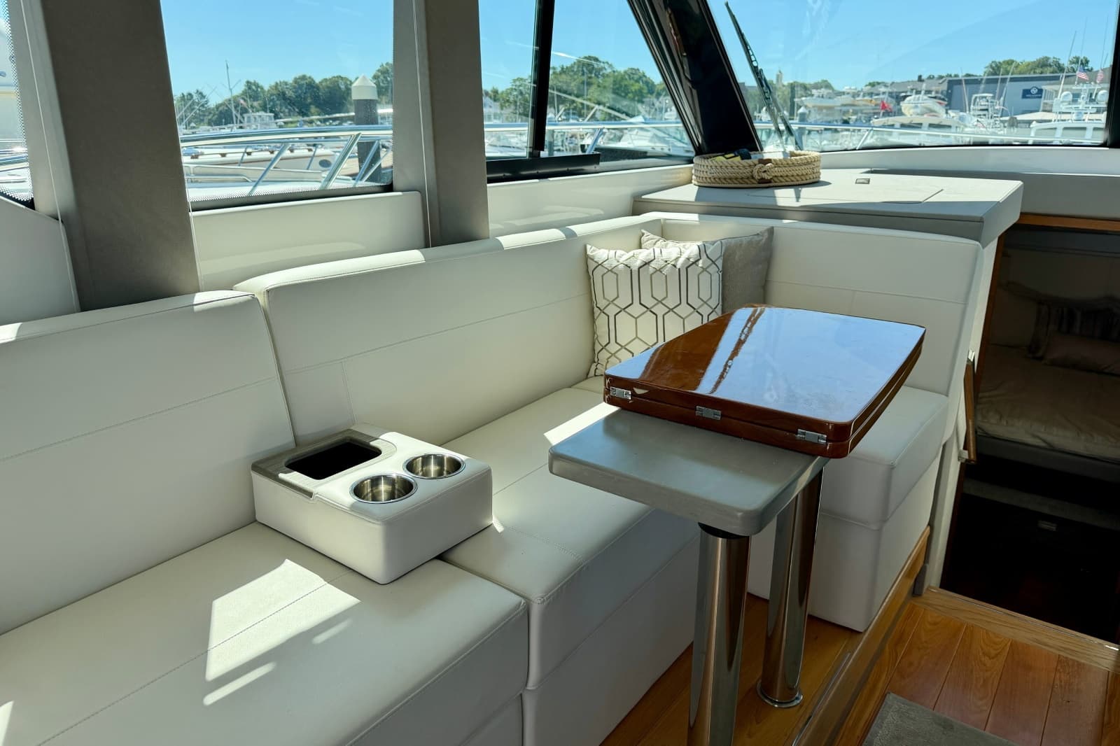 2020 Tiara Yachts C39 Coupe - Photo 28