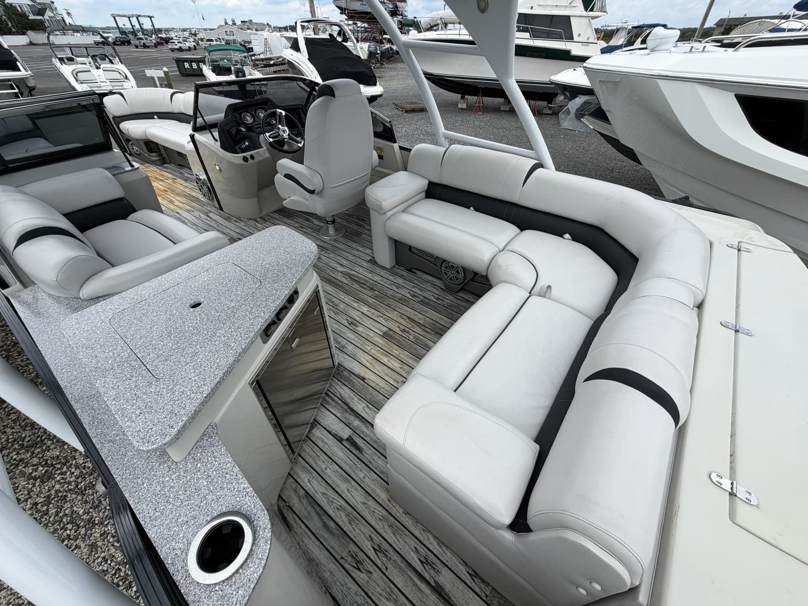 2019 Avalon Catalina Elite - 27' - Photo 8