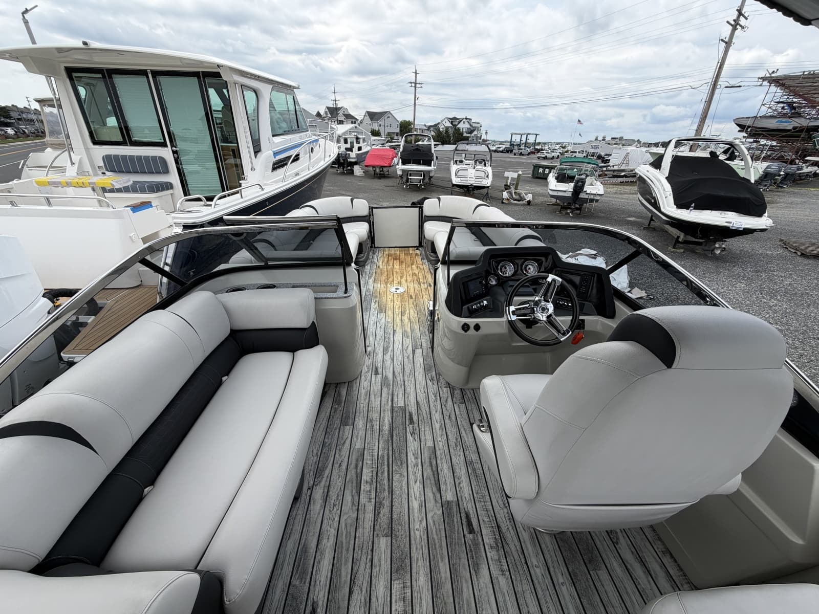 2019 Avalon Catalina Elite - 27' - Photo 10