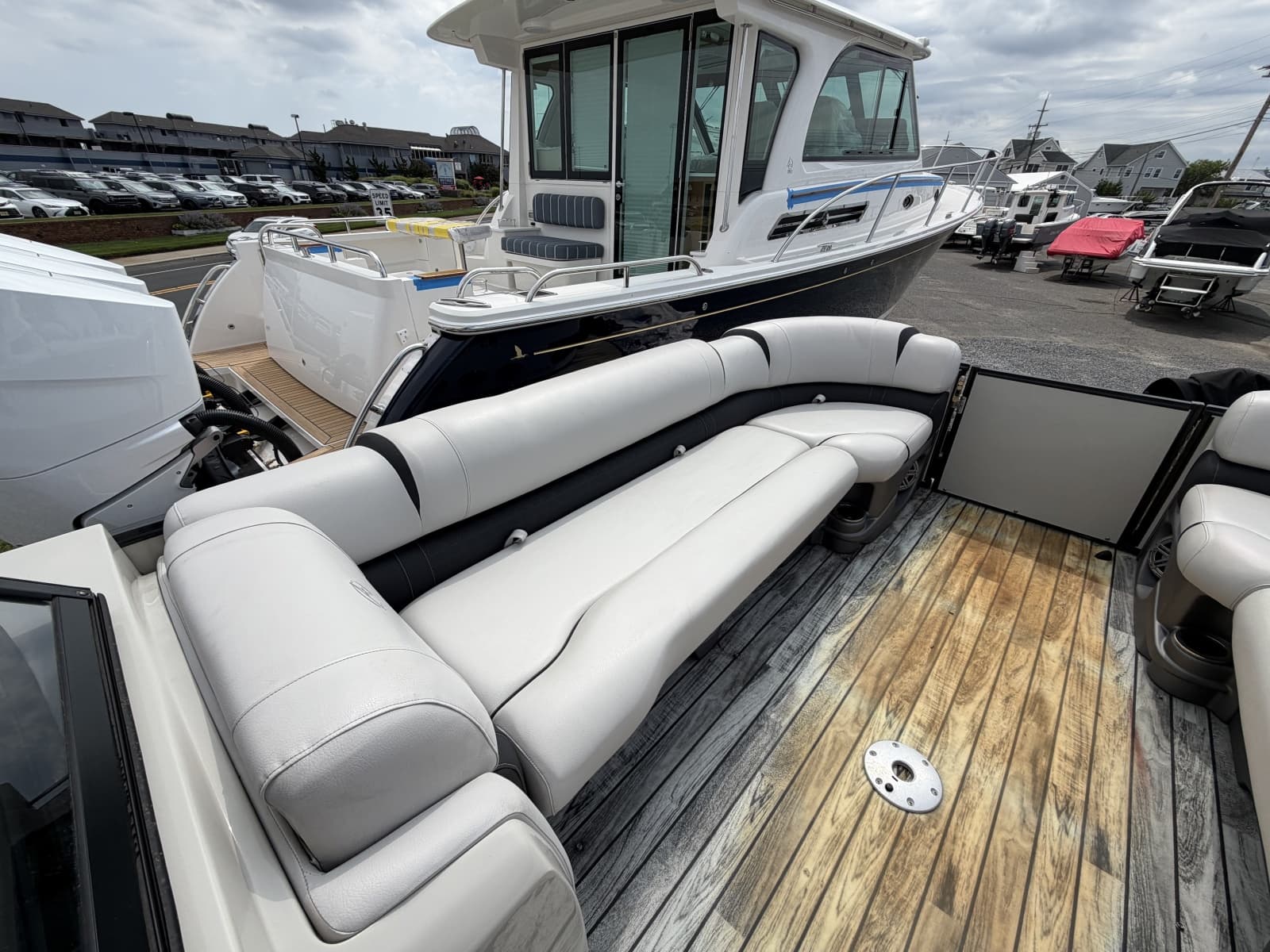 2019 Avalon Catalina Elite - 27' - Photo 16