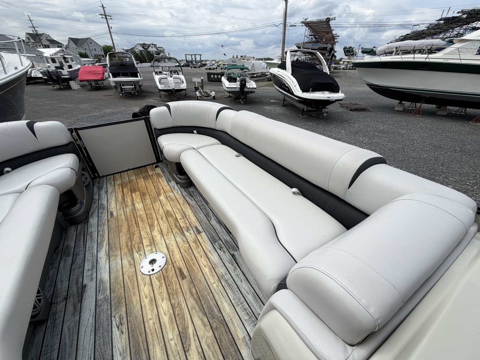 2019 Avalon Catalina Elite - 27' - Photo 15