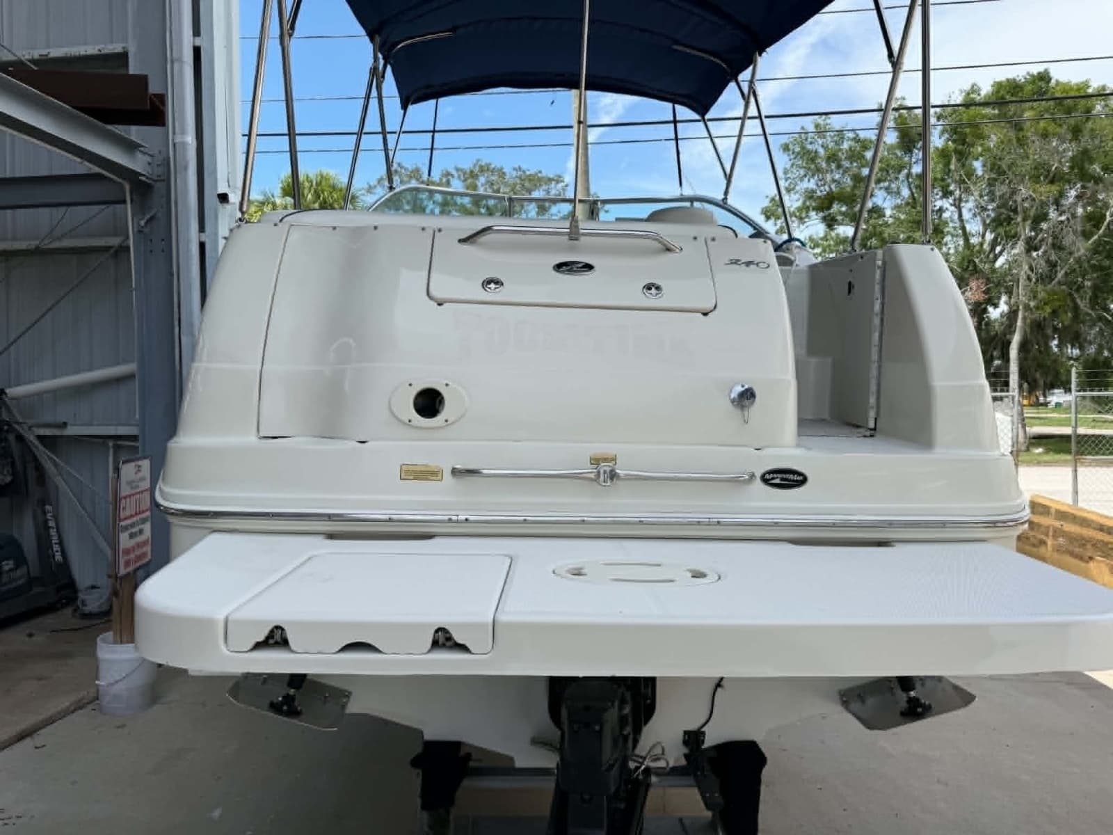 2004 Sea Ray 240 Sundancer - Photo 18