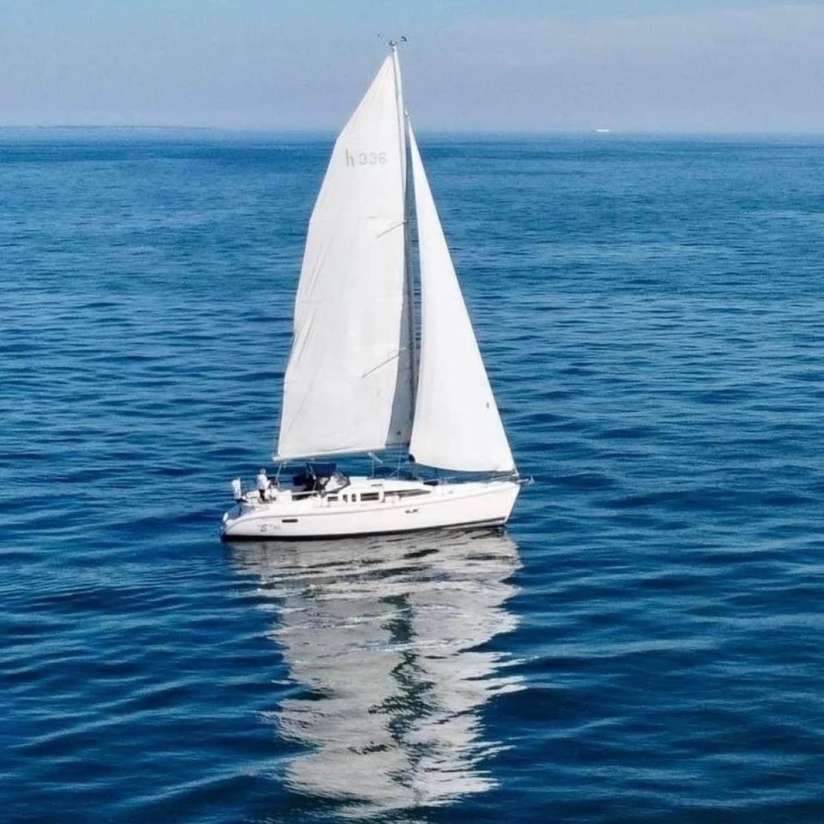 1995 Hunter 336 - Photo 1