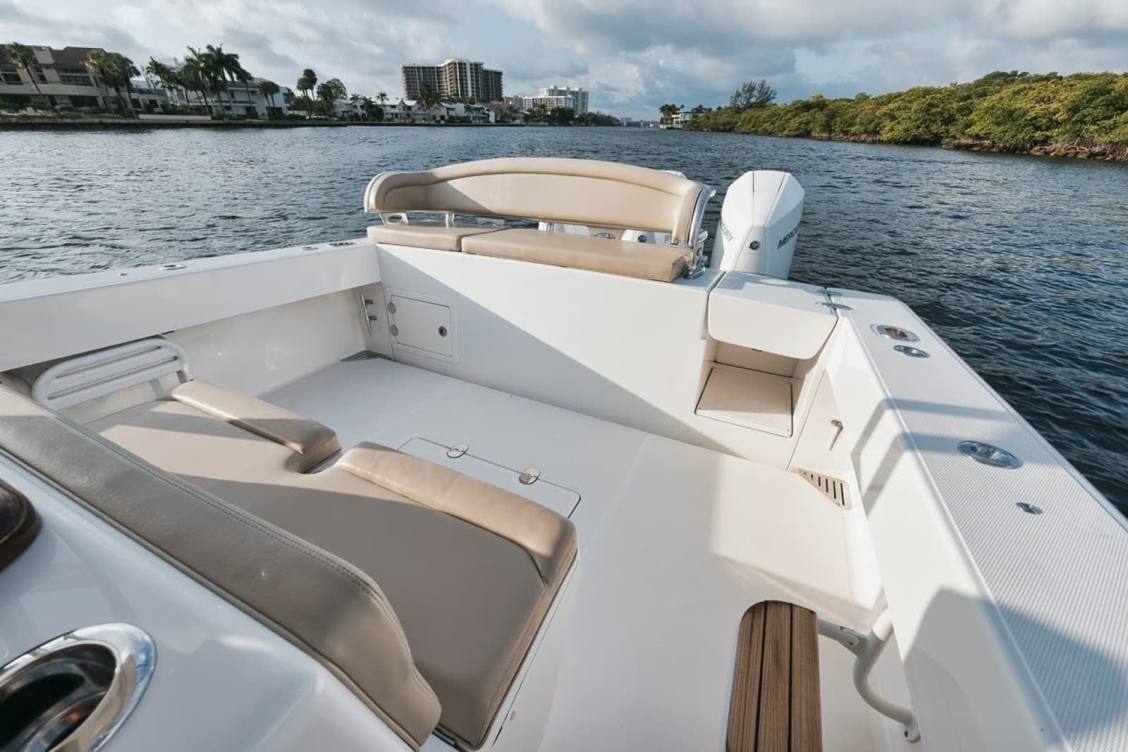 2017 Bahama 37 - Photo 15