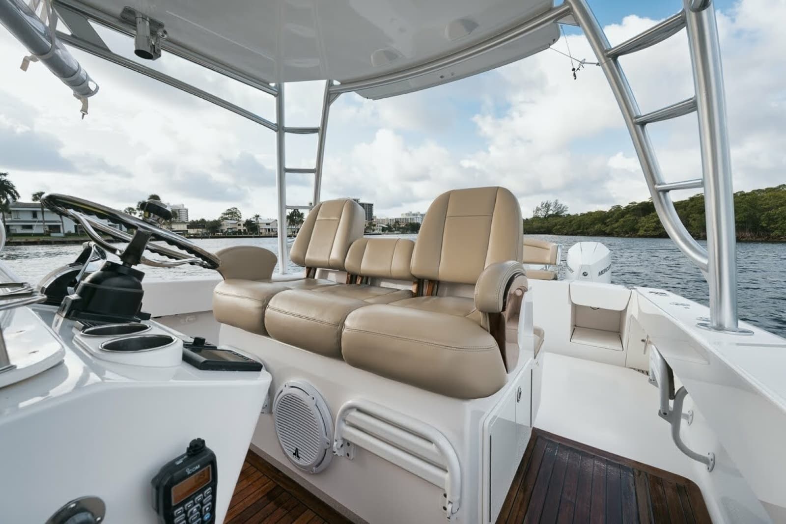 2017 Bahama 37 - Photo 35