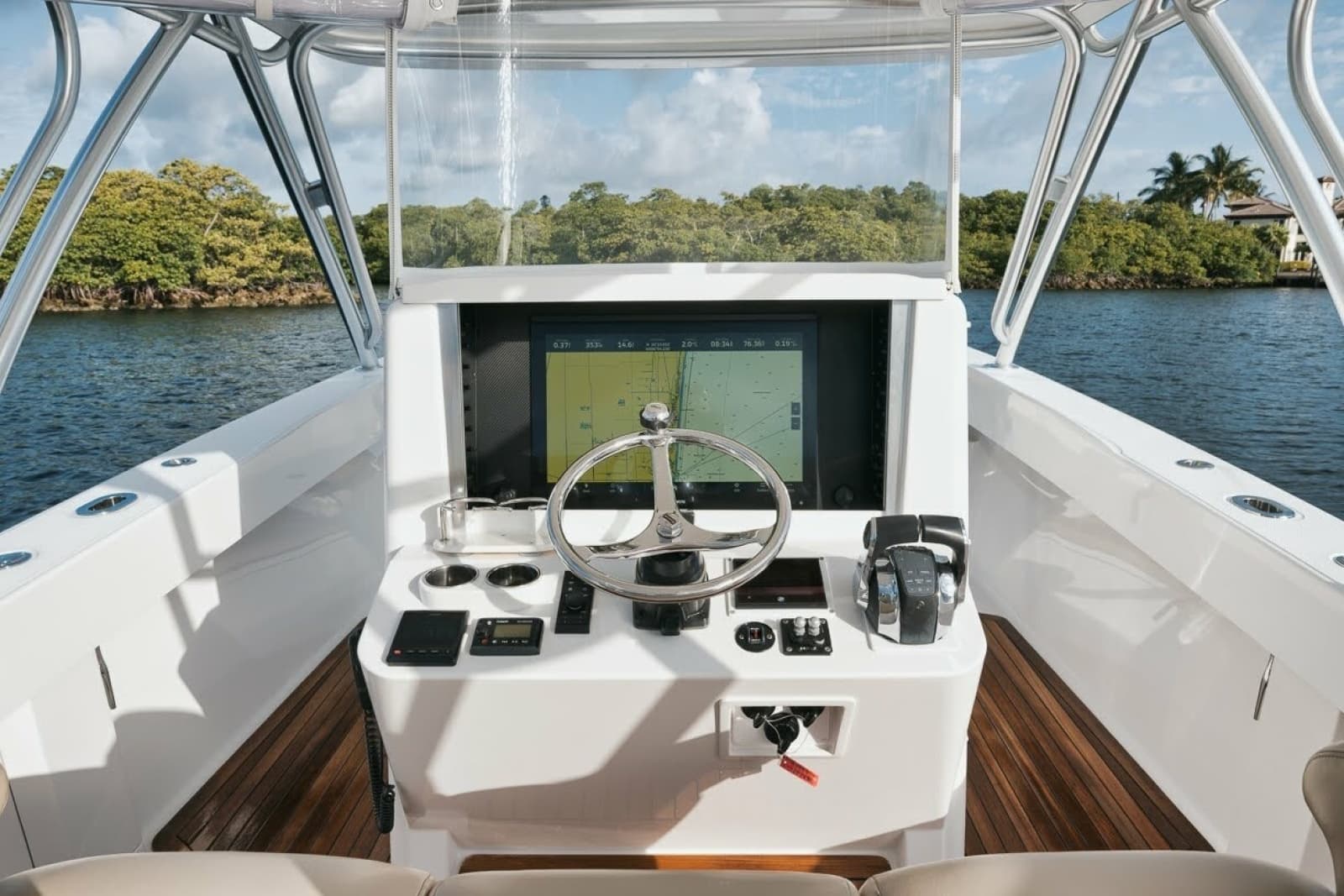 2017 Bahama 37 - Photo 32