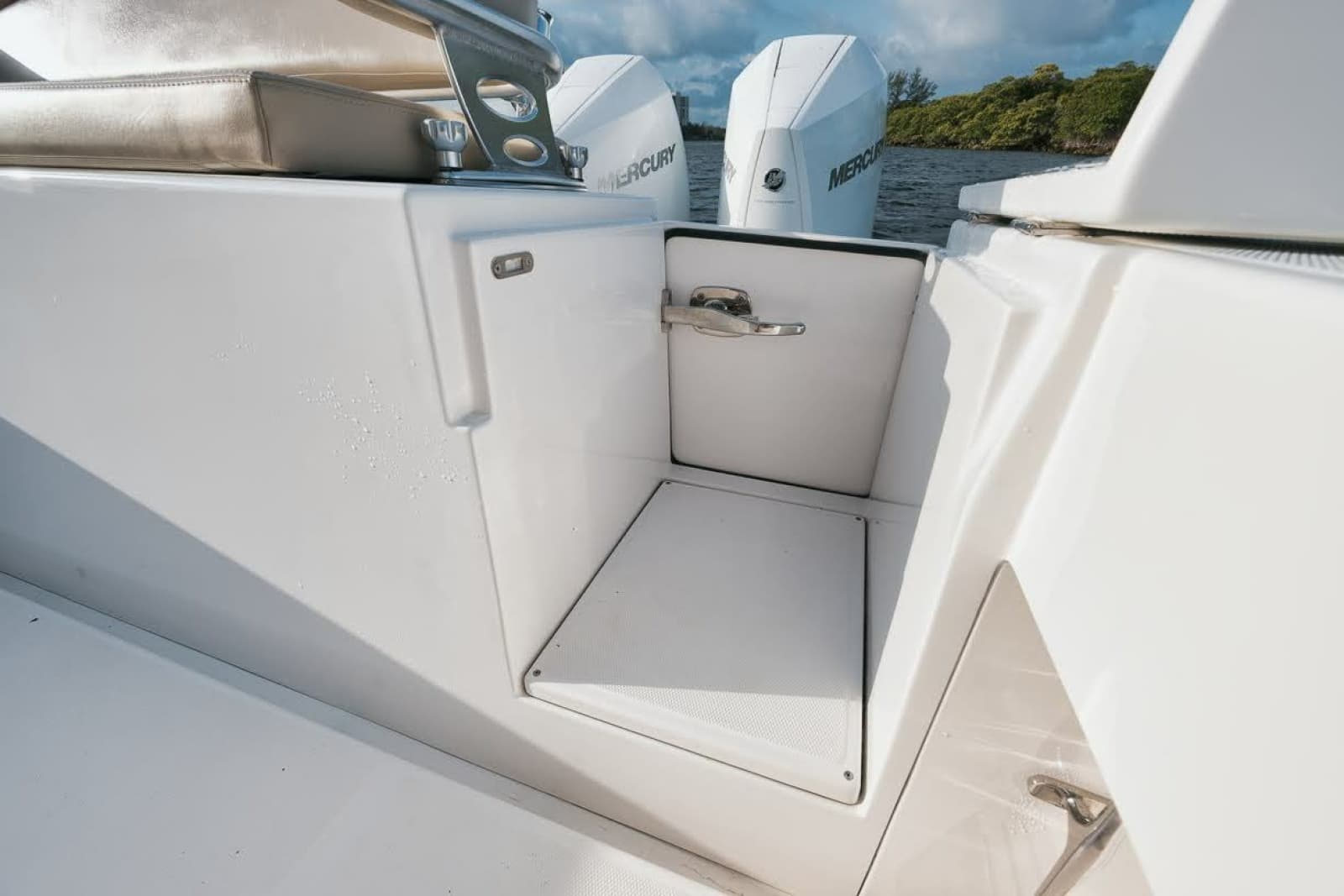 2017 Bahama 37 - Photo 18