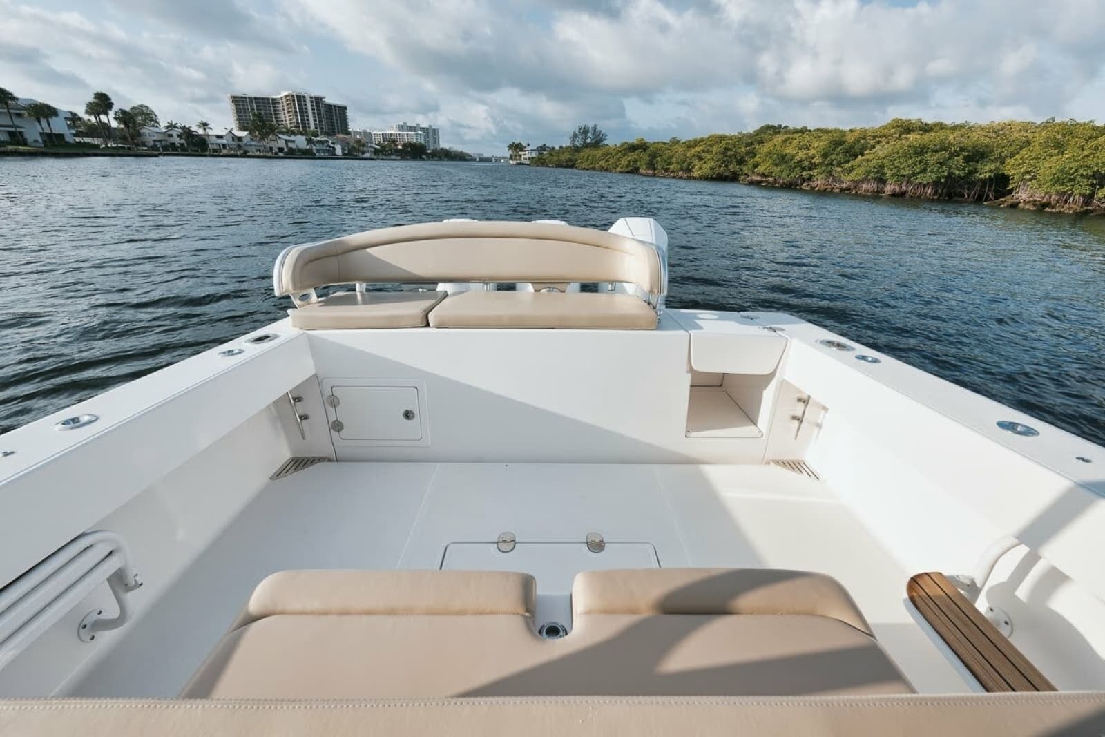 2017 Bahama 37 - Photo 26