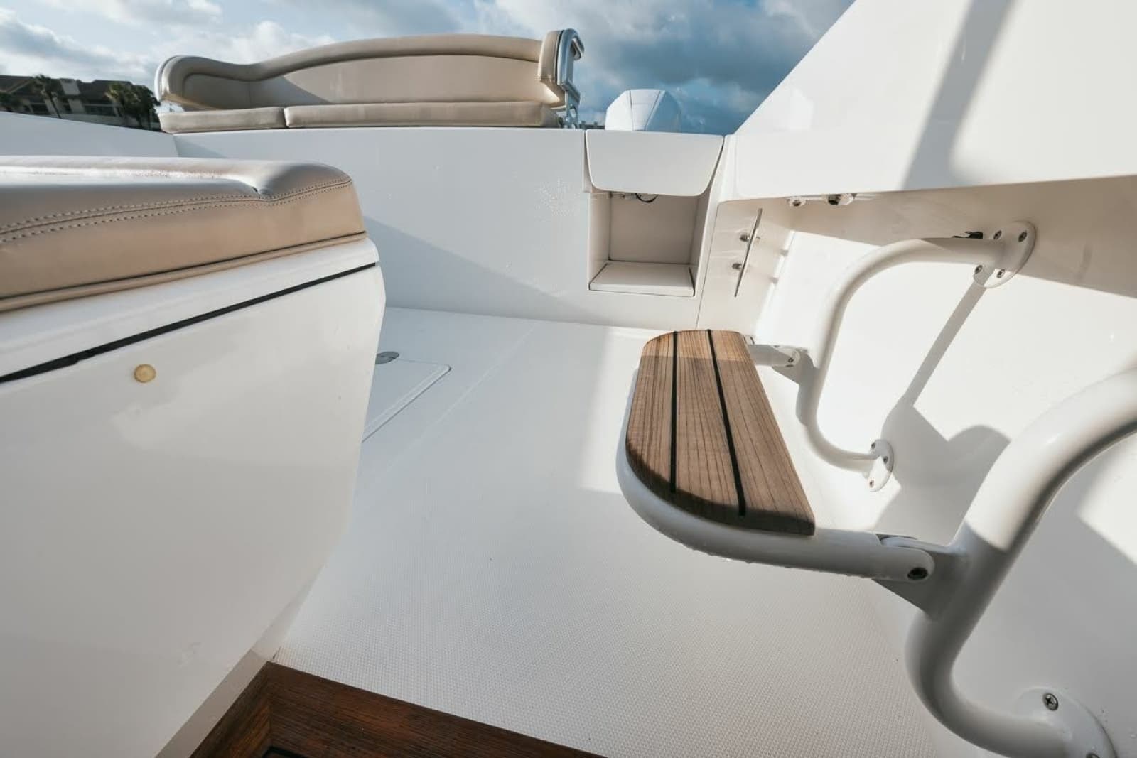 2017 Bahama 37 - Photo 27