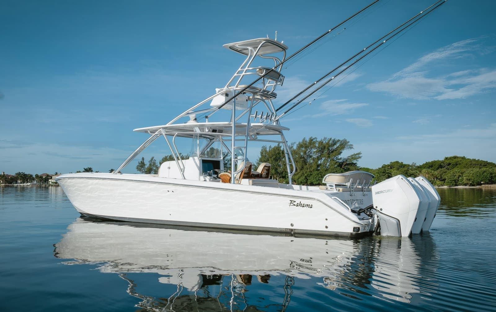 2017 Bahama 37 - Photo 12