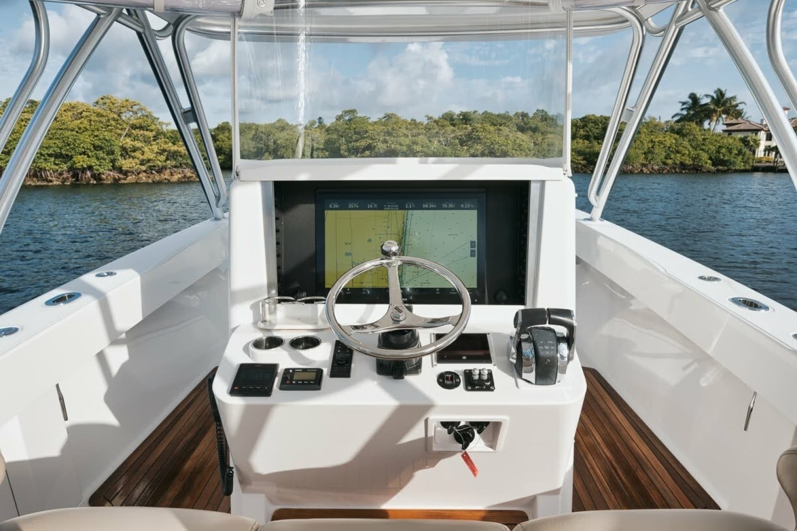 2017 Bahama 37 - Photo 20