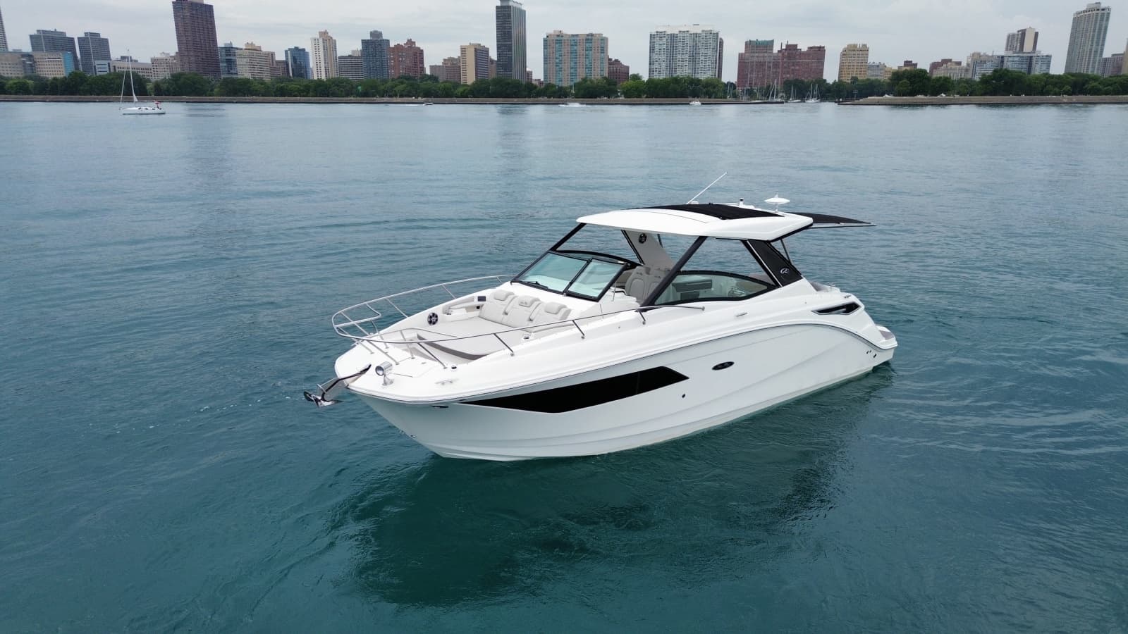 2023 Sea Ray Sundancer 320 - Photo 2