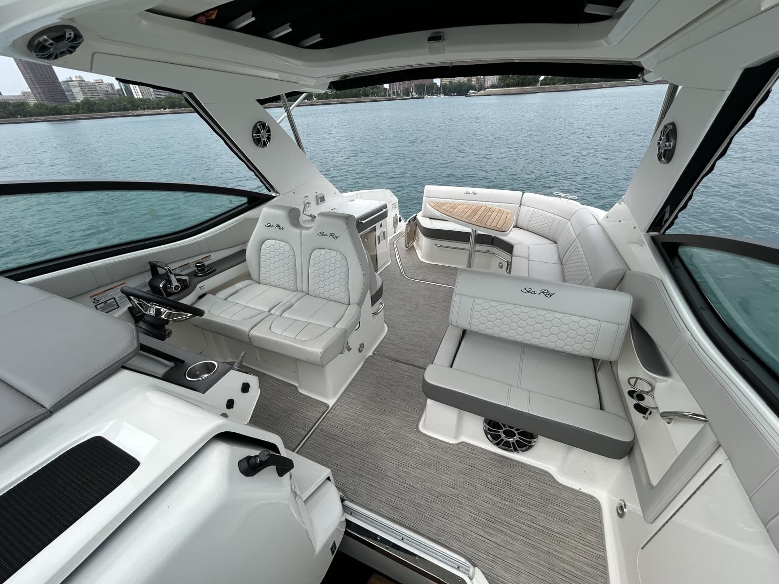 2023 Sea Ray Sundancer 320 - Photo 9