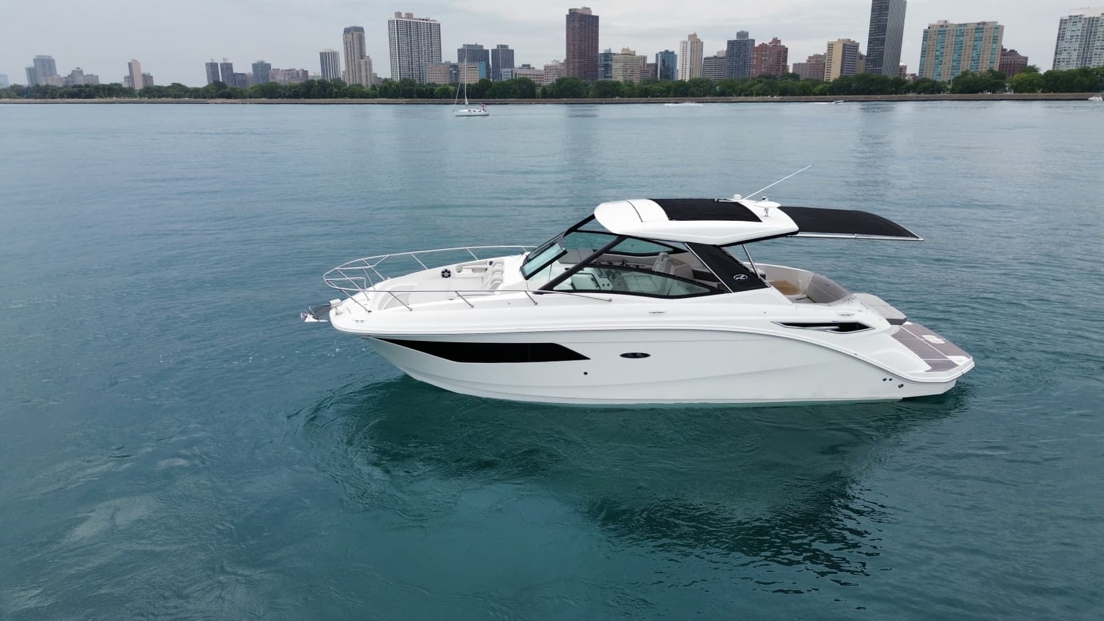 2023 Sea Ray Sundancer 320 - Photo 3