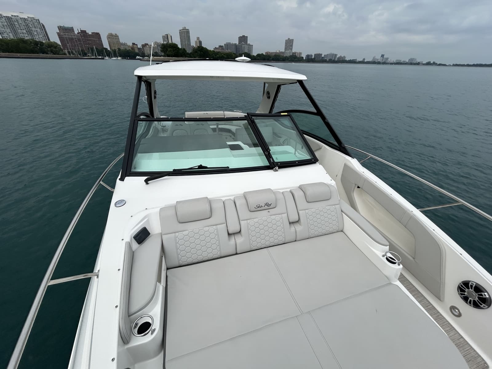 2023 Sea Ray Sundancer 320 - Photo 8