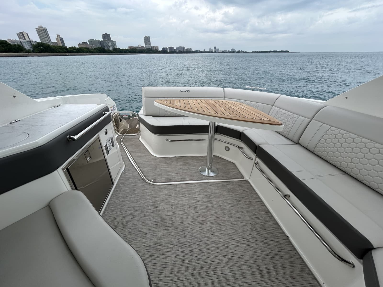 2023 Sea Ray Sundancer 320 - Photo 14