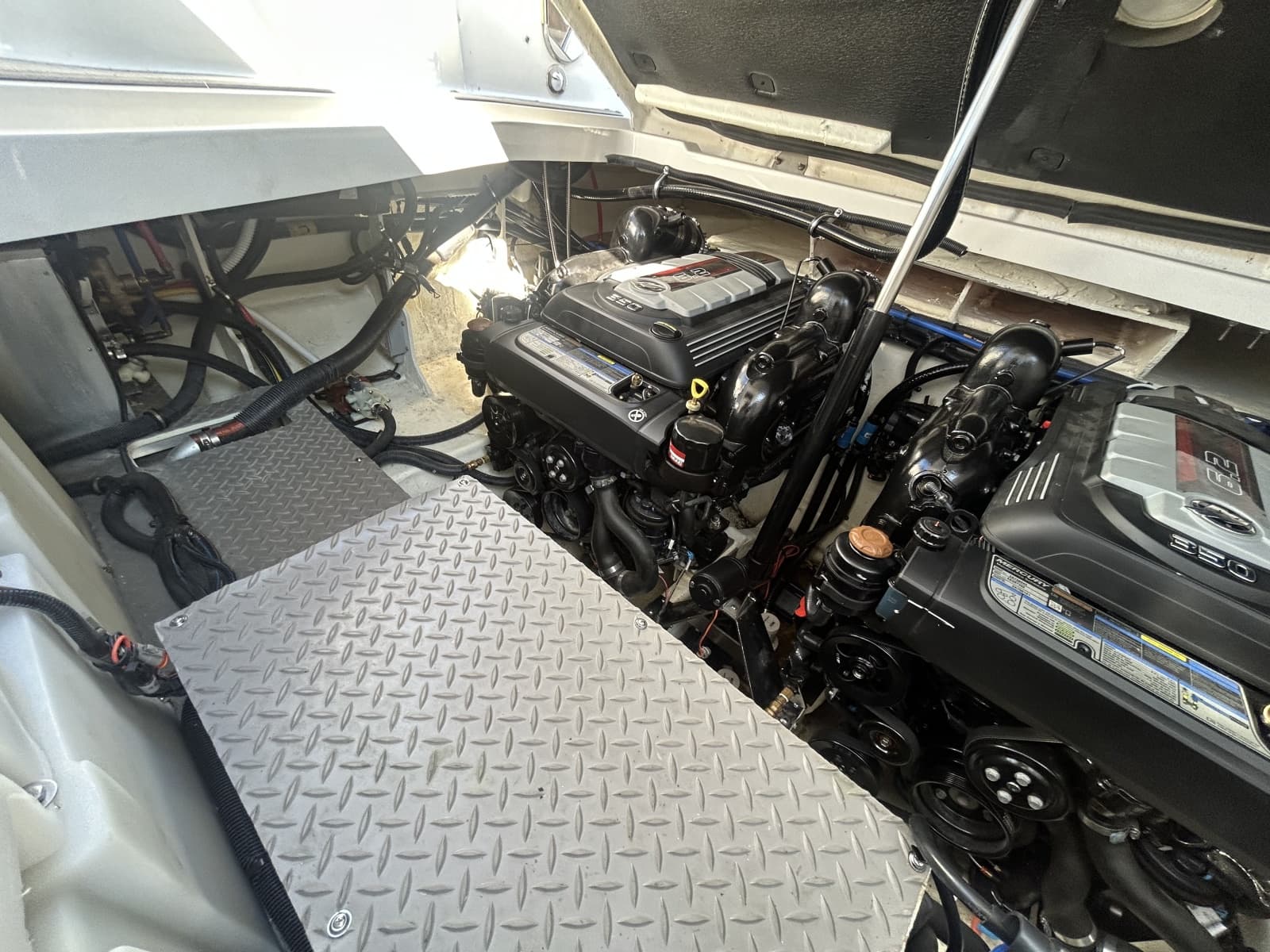 2023 Sea Ray Sundancer 320 - Photo 24