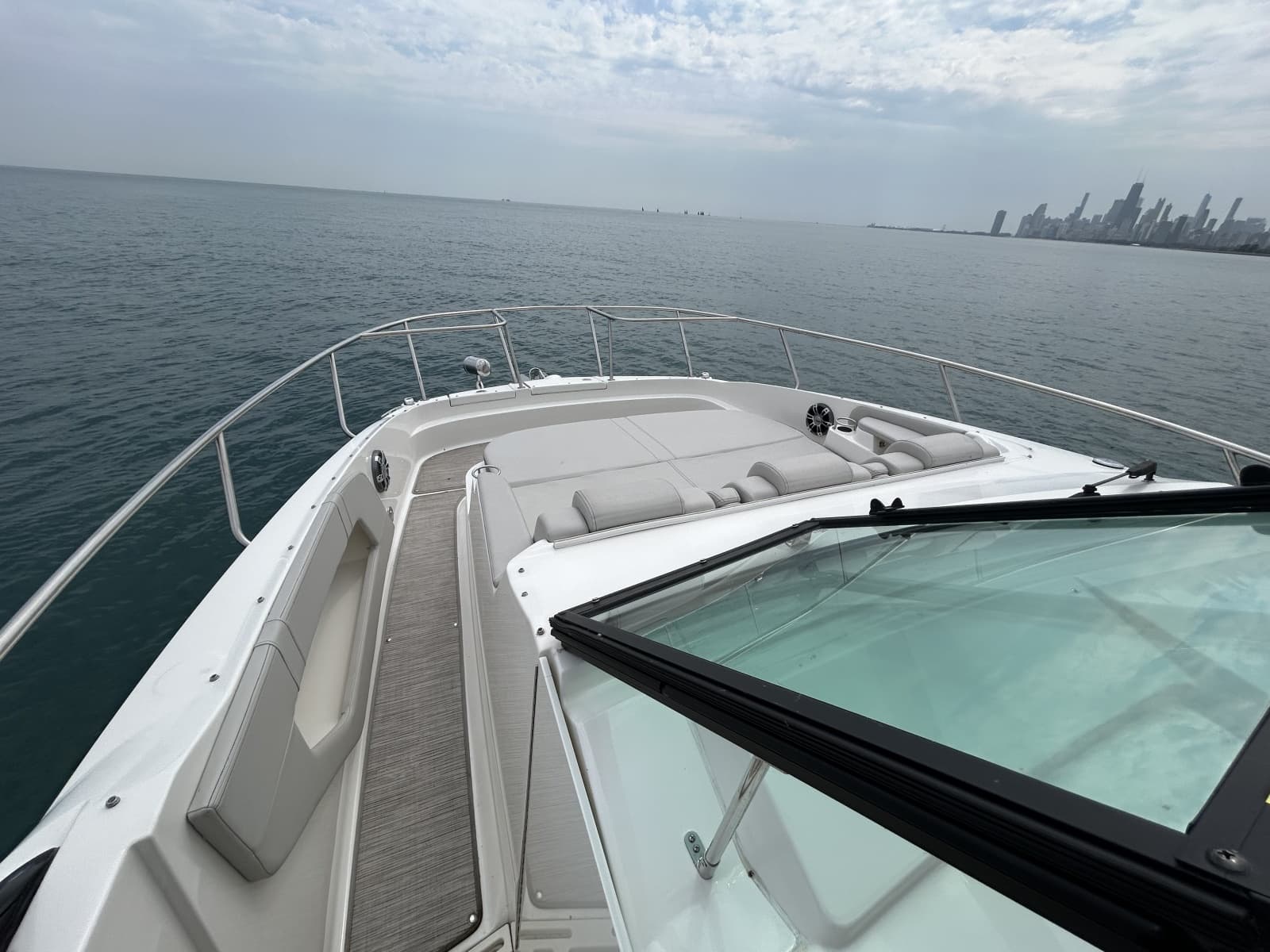 2023 Sea Ray Sundancer 320 - Photo 10