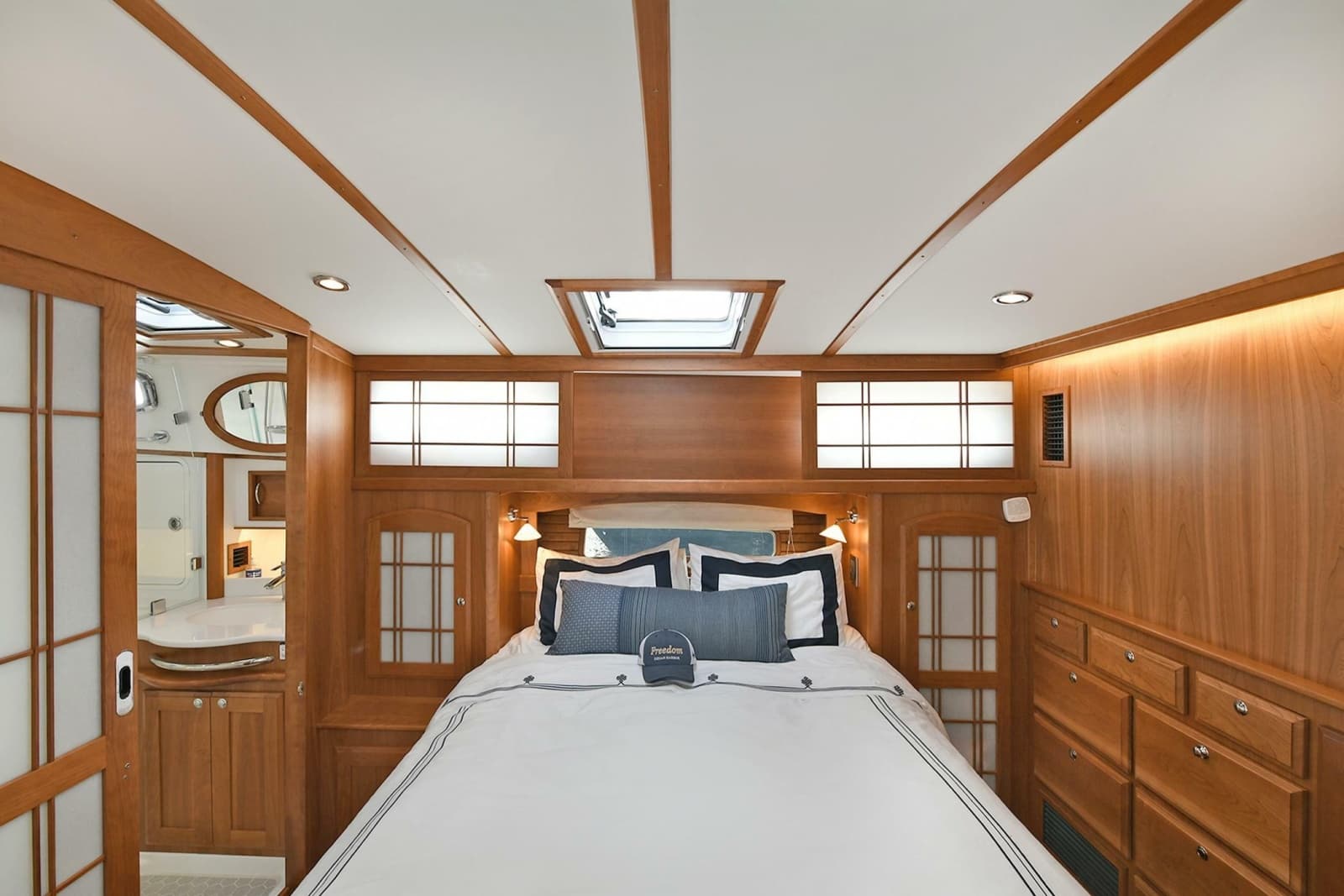2021 Sabre 48 Salon Express - Photo 92