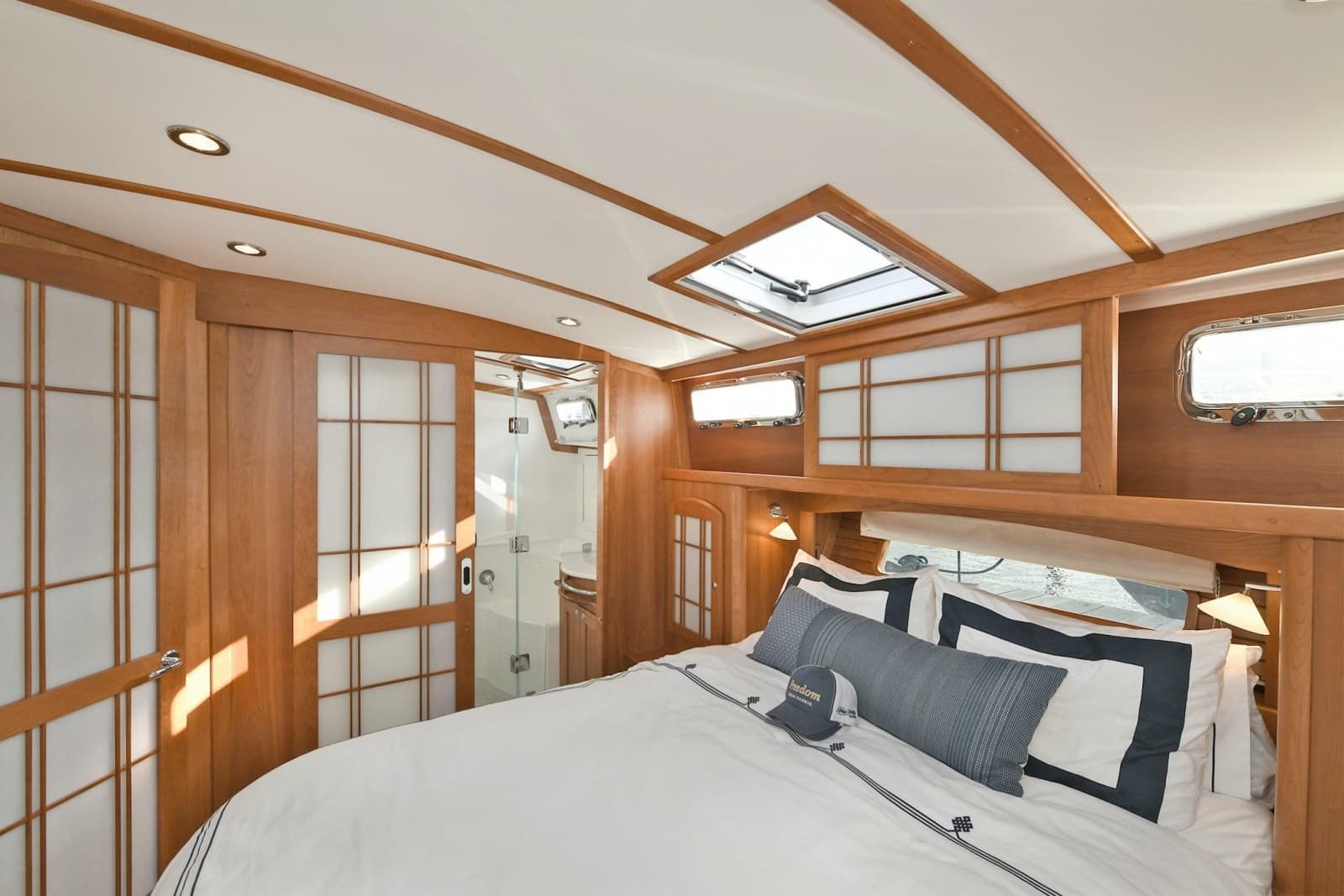 2021 Sabre 48 Salon Express - Photo 90