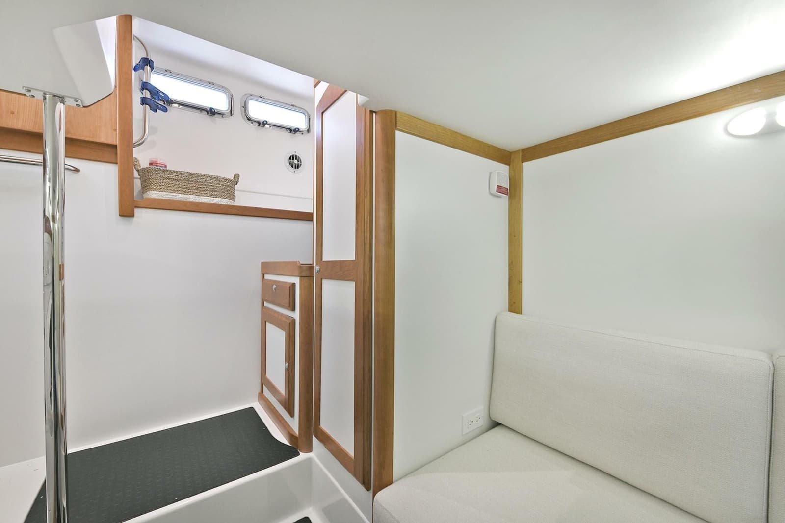 2021 Sabre 48 Salon Express - Photo 46