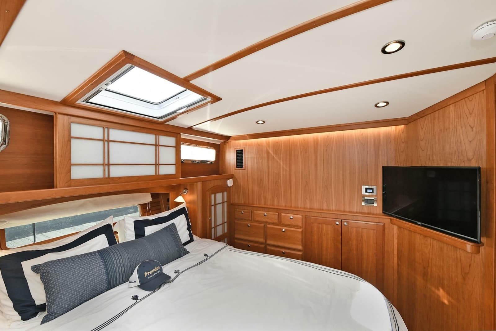 2021 Sabre 48 Salon Express - Photo 95