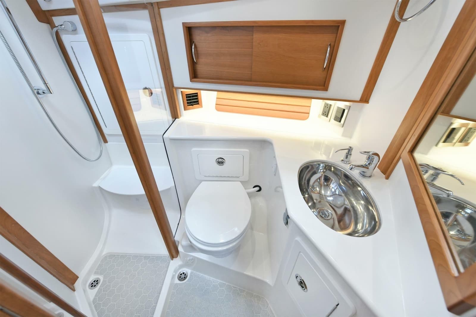2021 Sabre 48 Salon Express - Photo 106