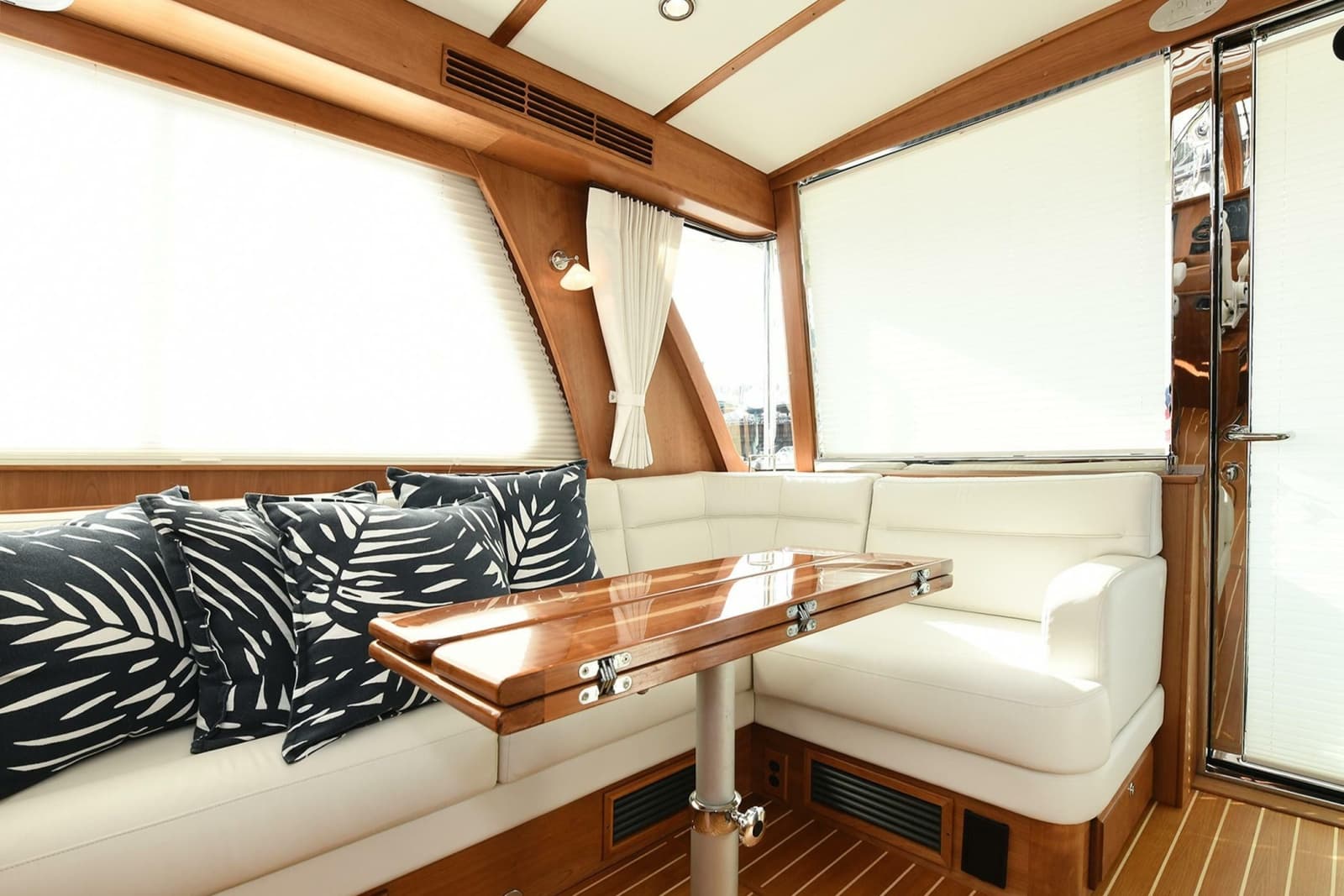 2021 Sabre 48 Salon Express - Photo 53