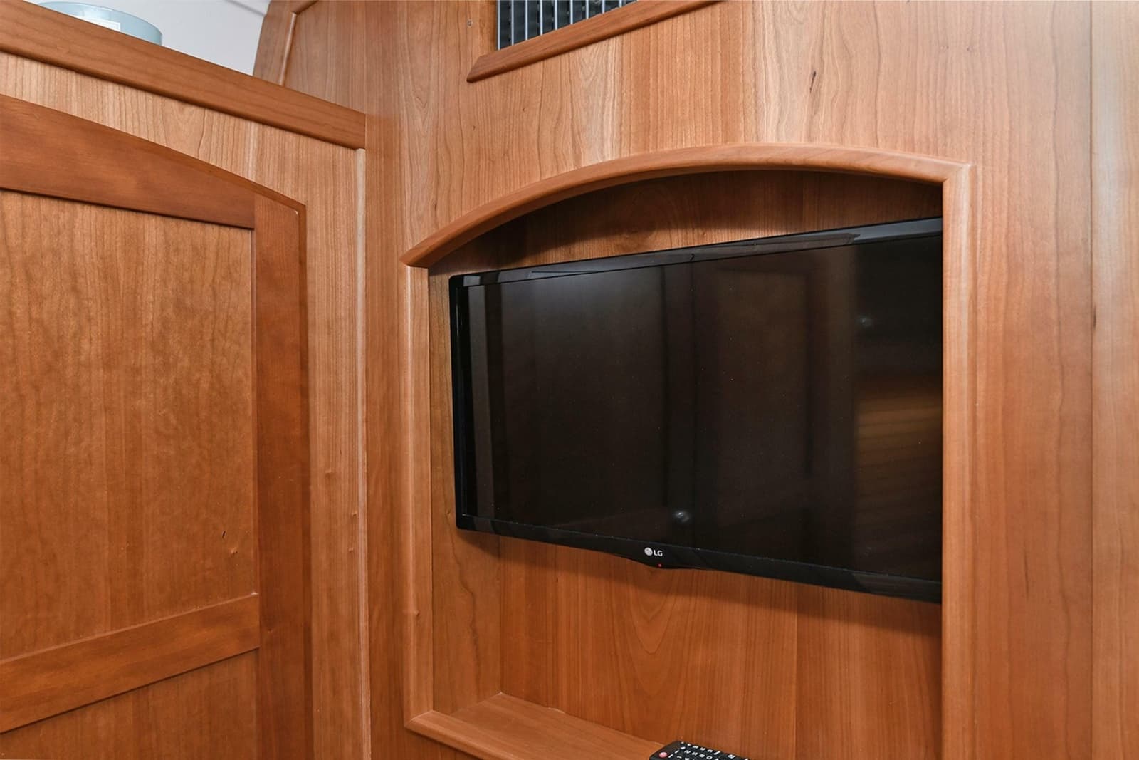 2021 Sabre 48 Salon Express - Photo 103