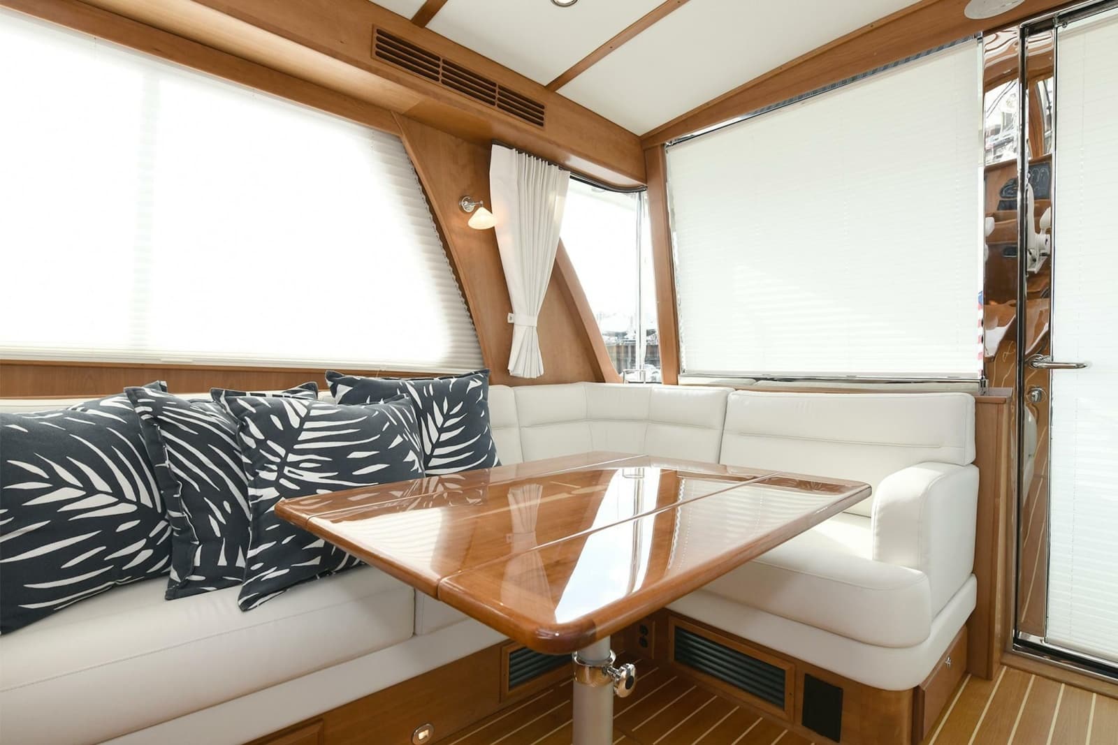 2021 Sabre 48 Salon Express - Photo 54