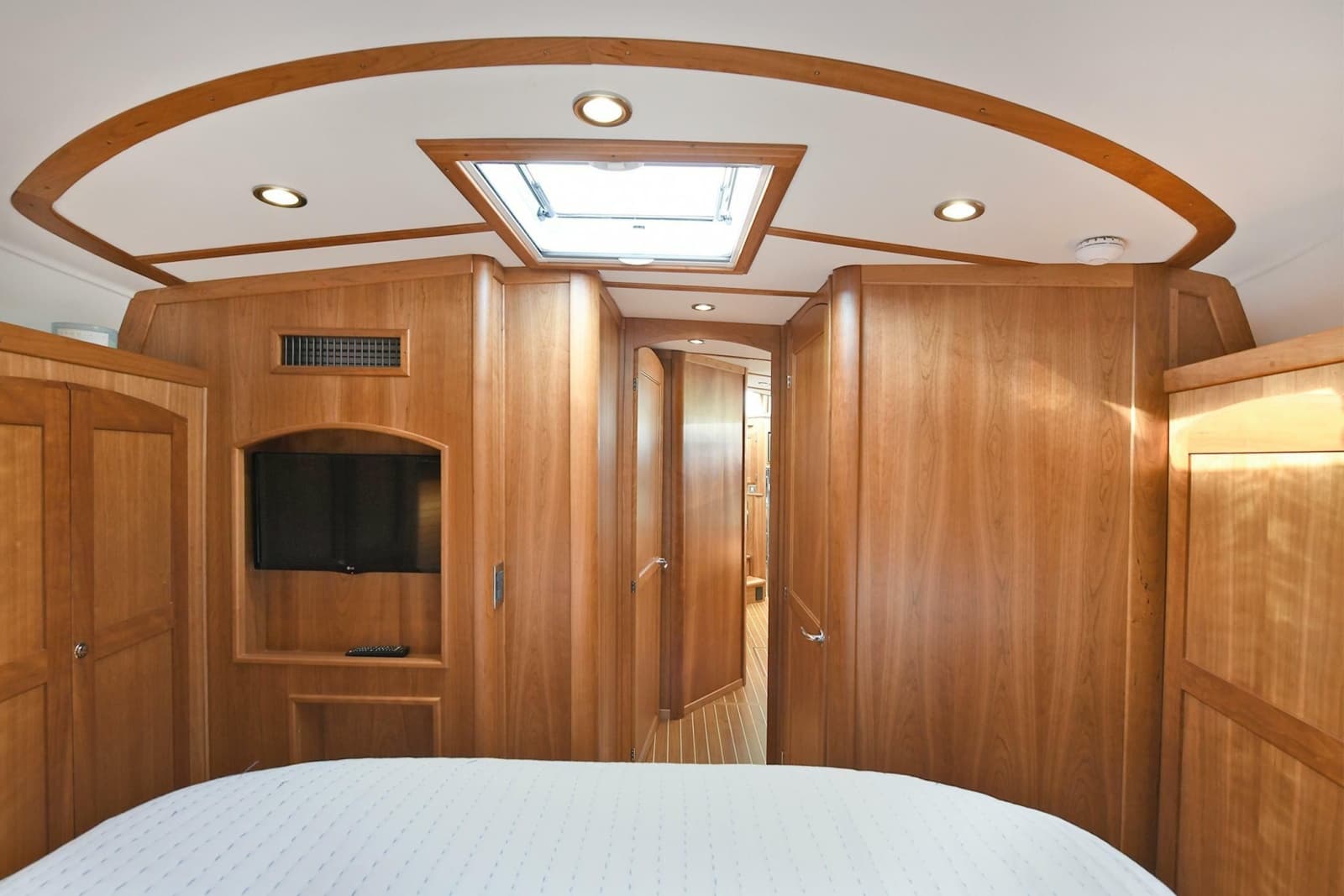 2021 Sabre 48 Salon Express - Photo 105