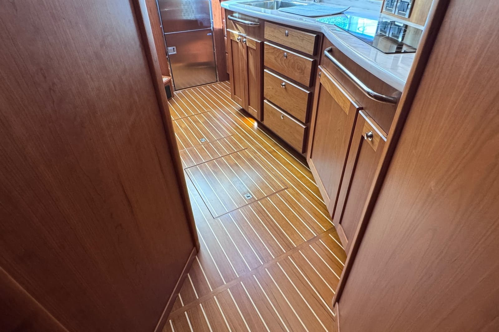 2024 Sabre 48 Salon Express - Photo 13
