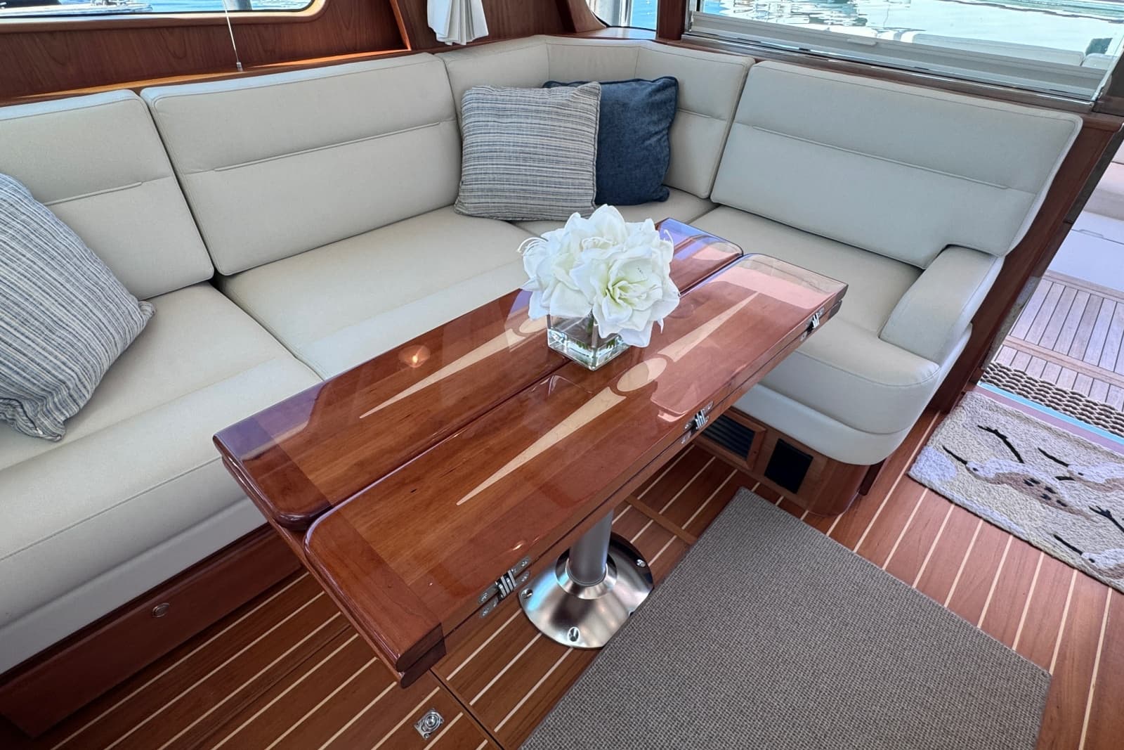 2024 Sabre 48 Salon Express - Photo 36