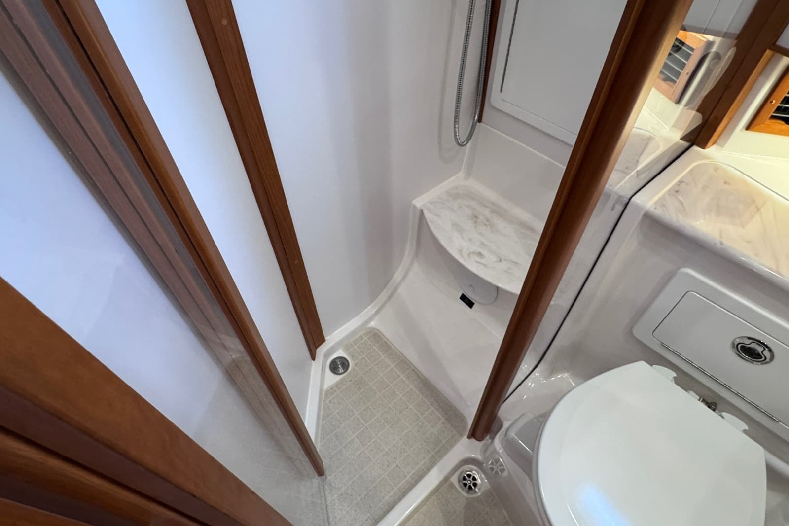 2024 Sabre 48 Salon Express - Photo 12