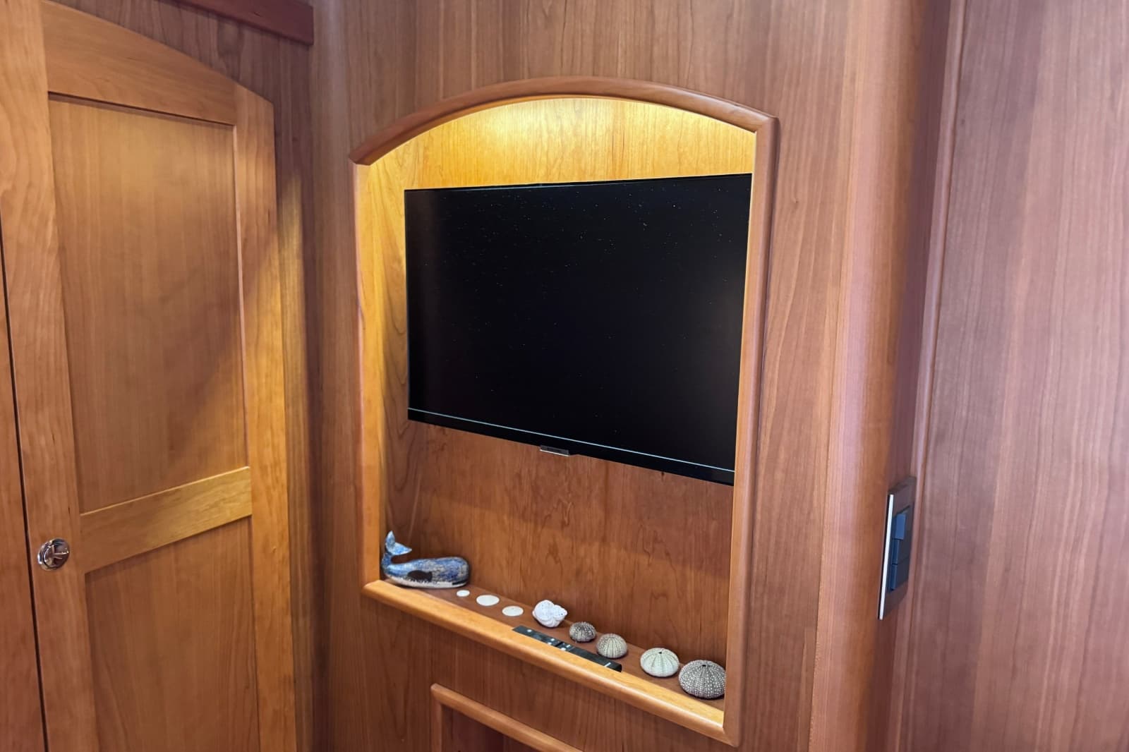 2024 Sabre 48 Salon Express - Photo 8