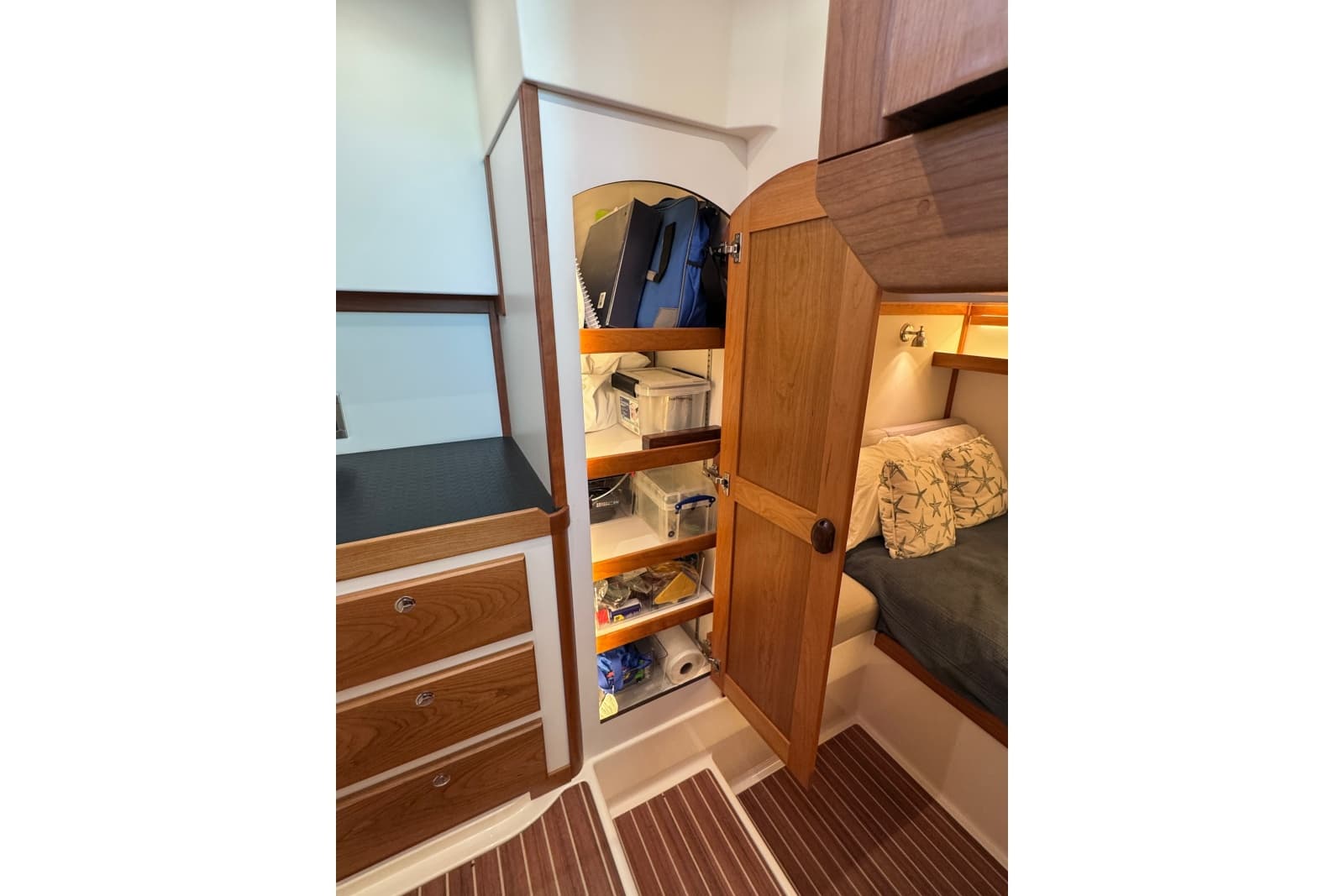 2024 Sabre 48 Salon Express - Photo 53