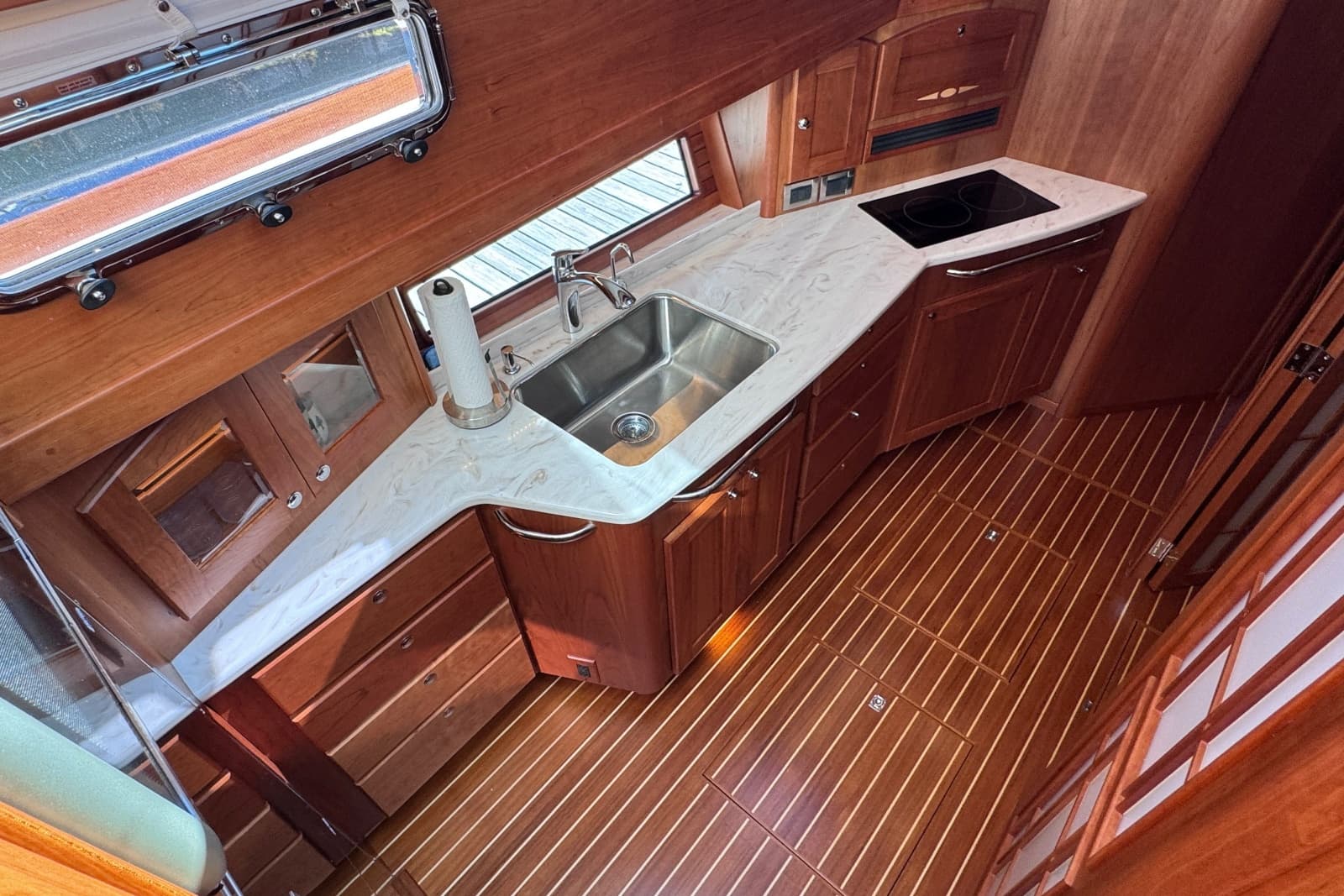 2024 Sabre 48 Salon Express - Photo 14