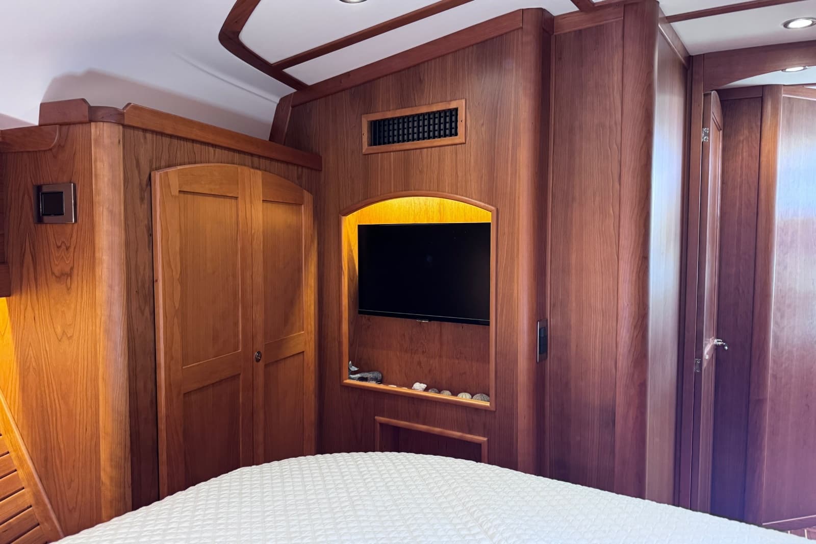 2024 Sabre 48 Salon Express - Photo 7