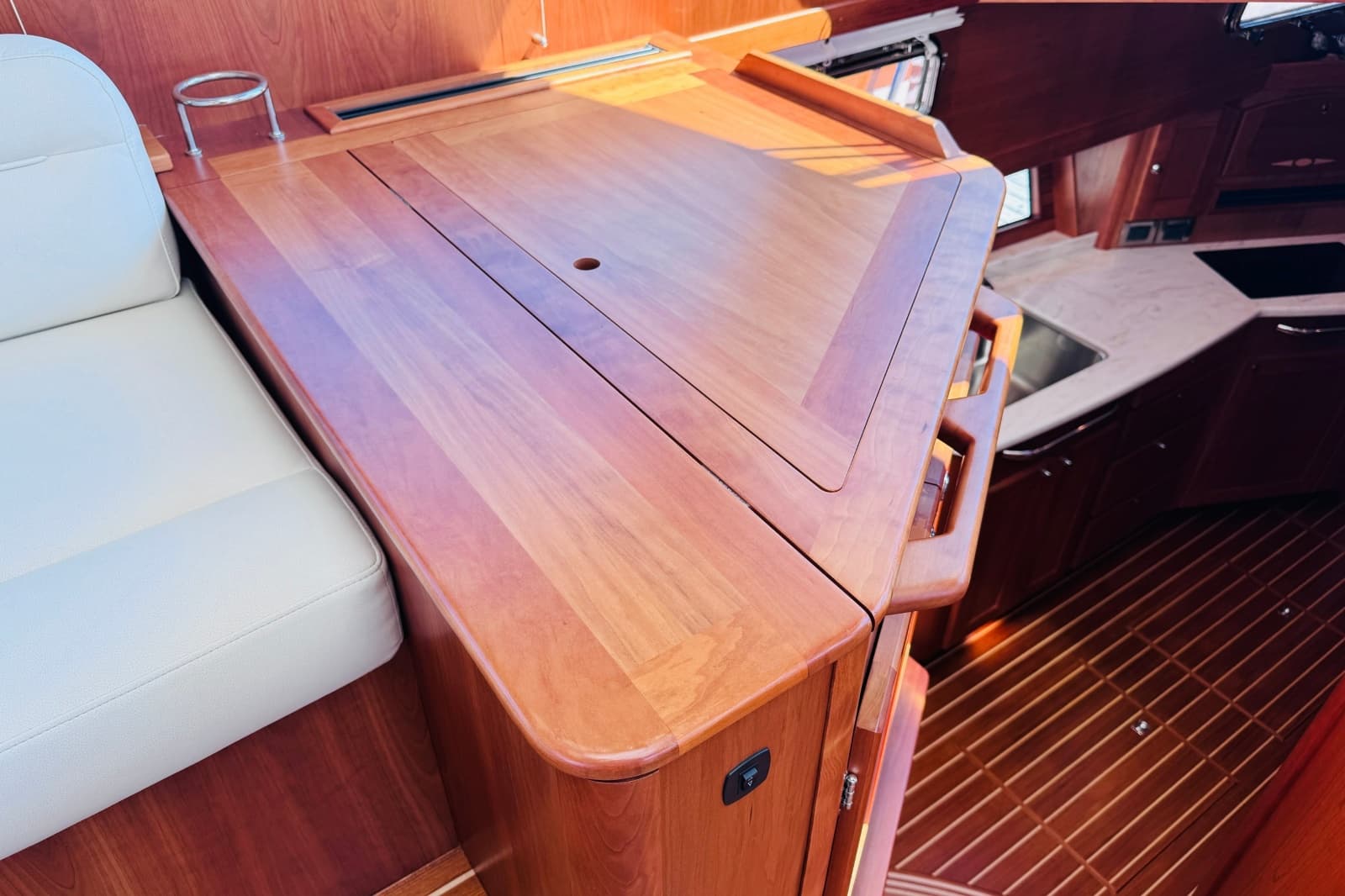 2024 Sabre 48 Salon Express - Photo 80