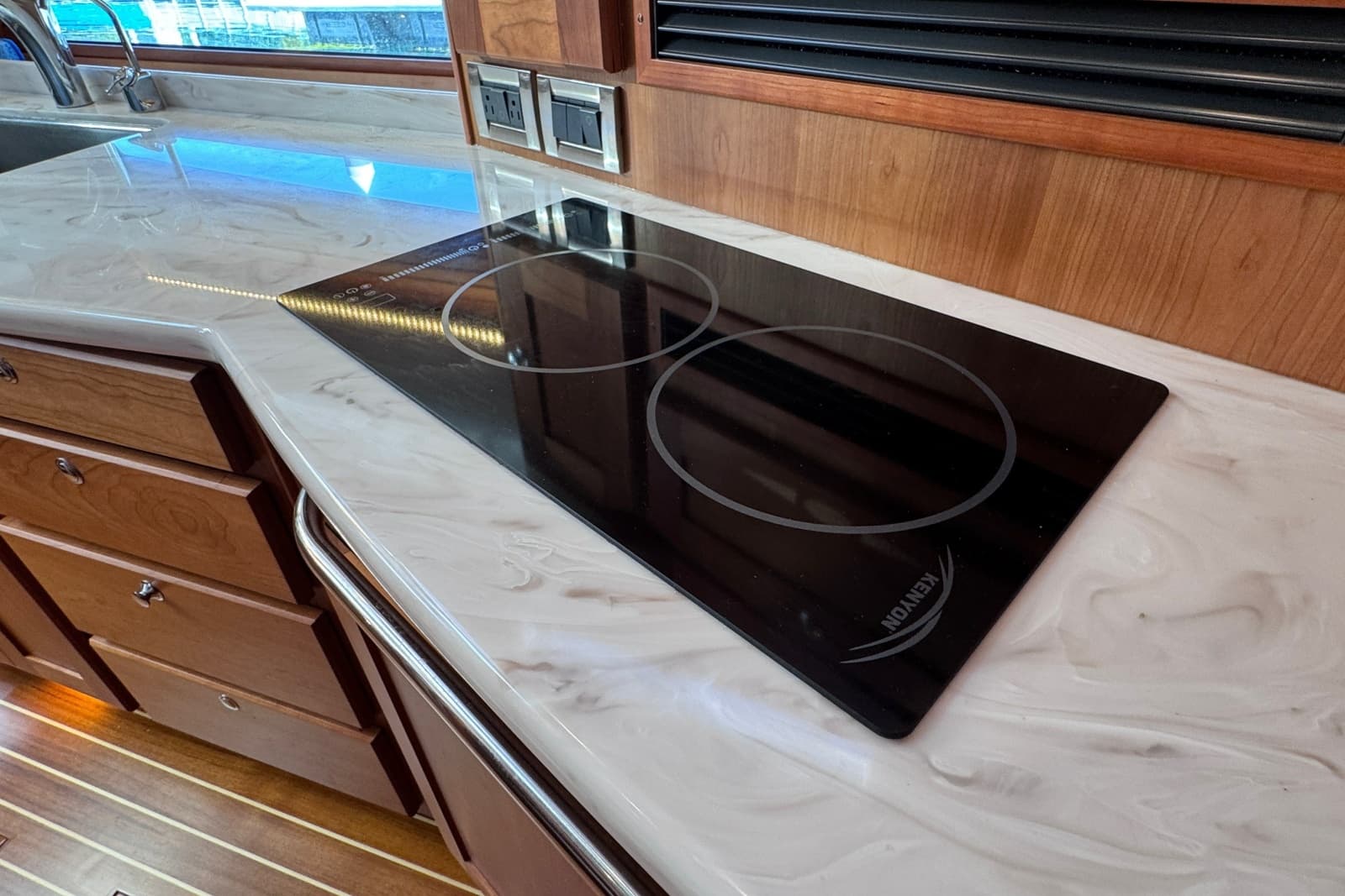 2024 Sabre 48 Salon Express - Photo 16