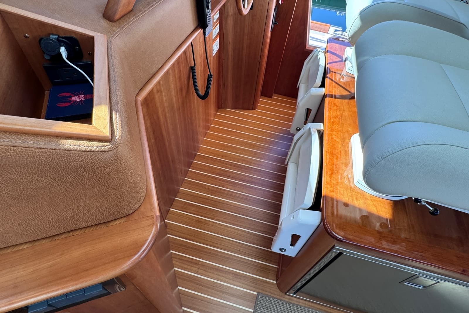 2024 Sabre 48 Salon Express - Photo 35