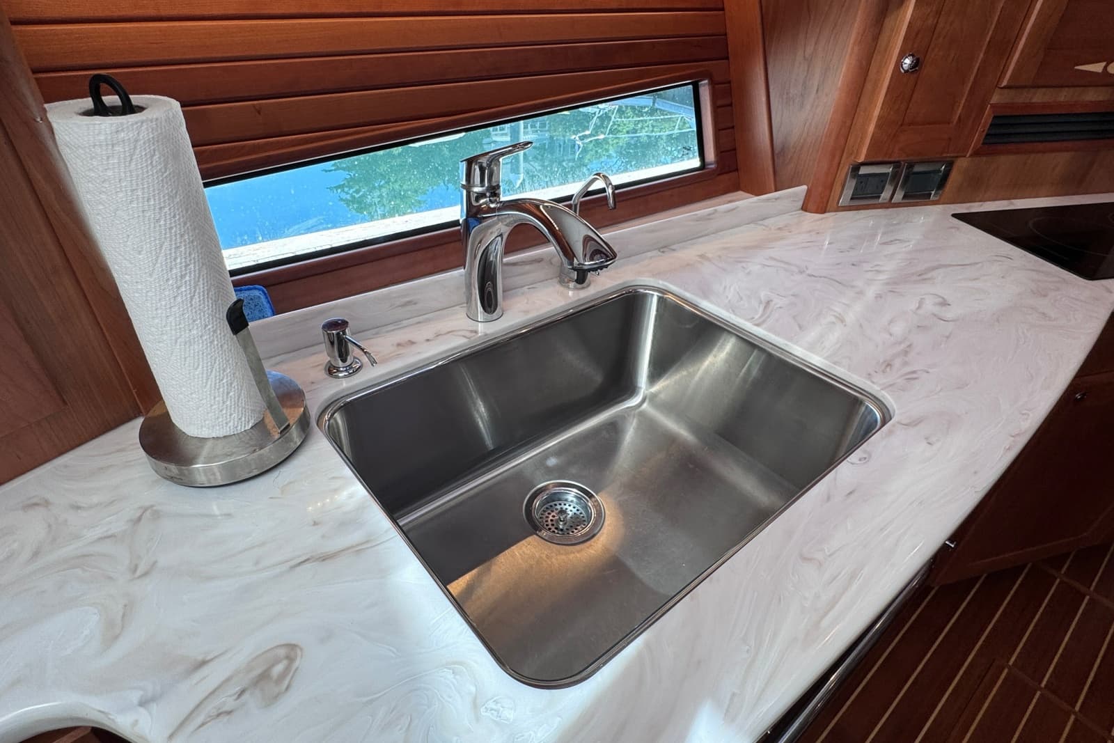 2024 Sabre 48 Salon Express - Photo 15