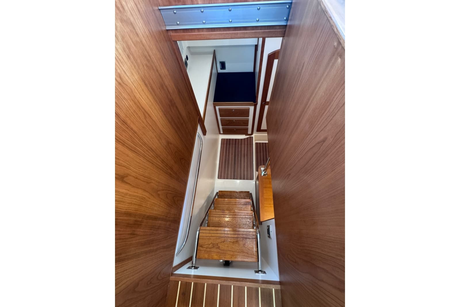2024 Sabre 48 Salon Express - Photo 55