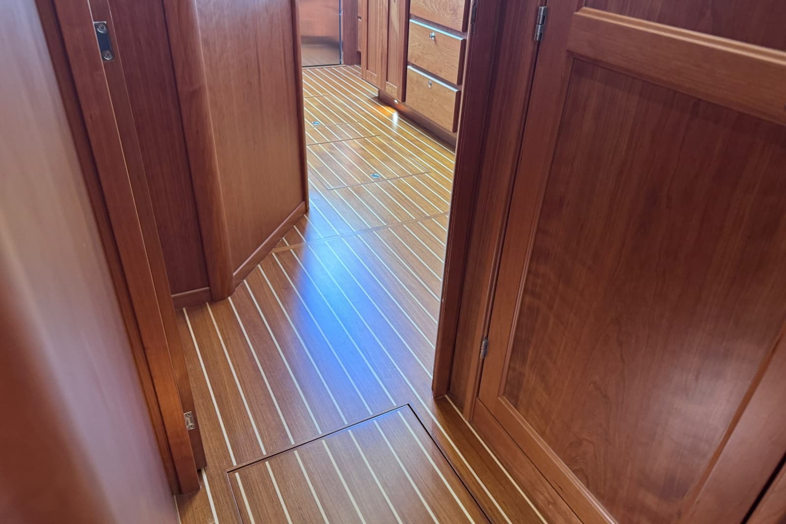 2024 Sabre 48 Salon Express - Photo 9