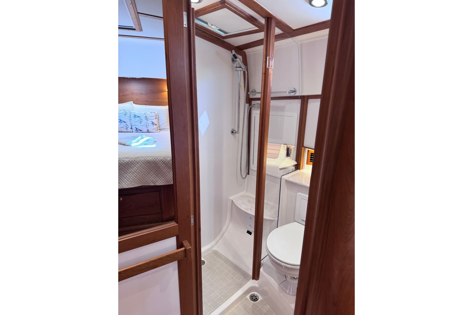 2024 Sabre 48 Salon Express - Photo 11