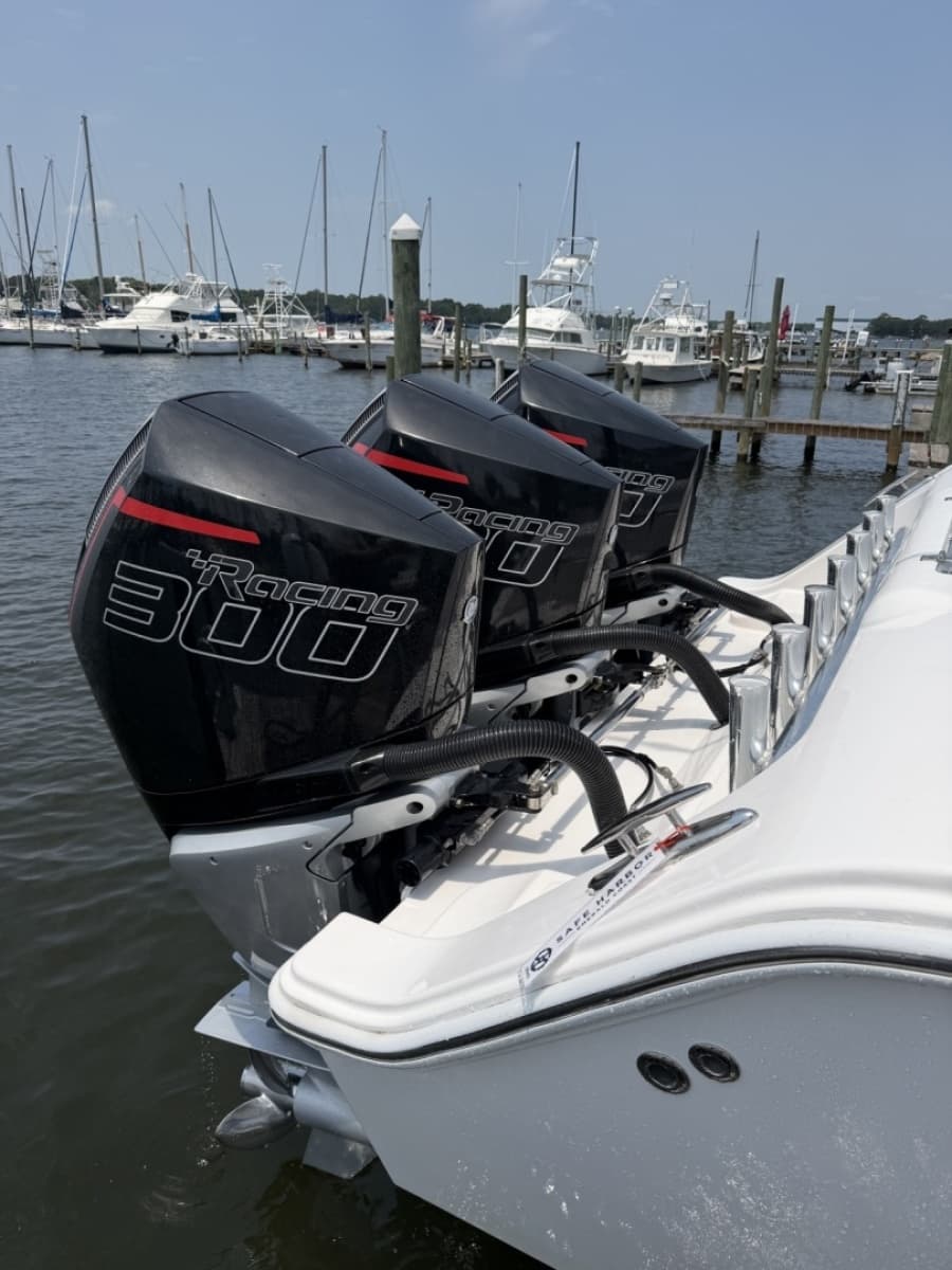 2022 Front Runner 33 Center Console - Photo 7